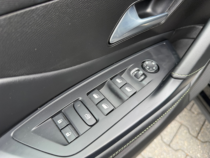 Peugeot 408 1.6 HYBRID 225PK EAT8 GT Plug-in SOH 100% — photo 8