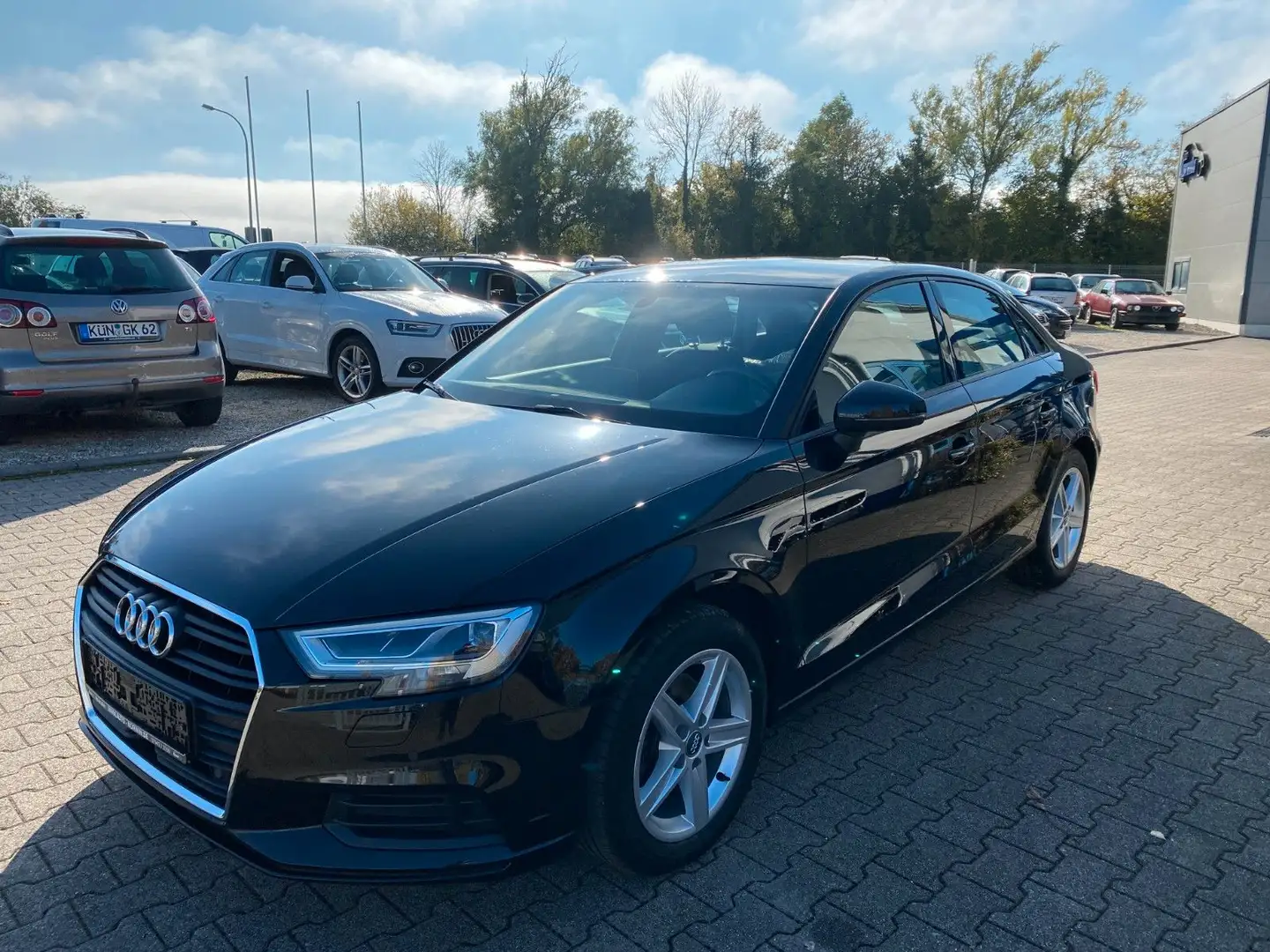 Audi A3 Limousine basis Negro - 1