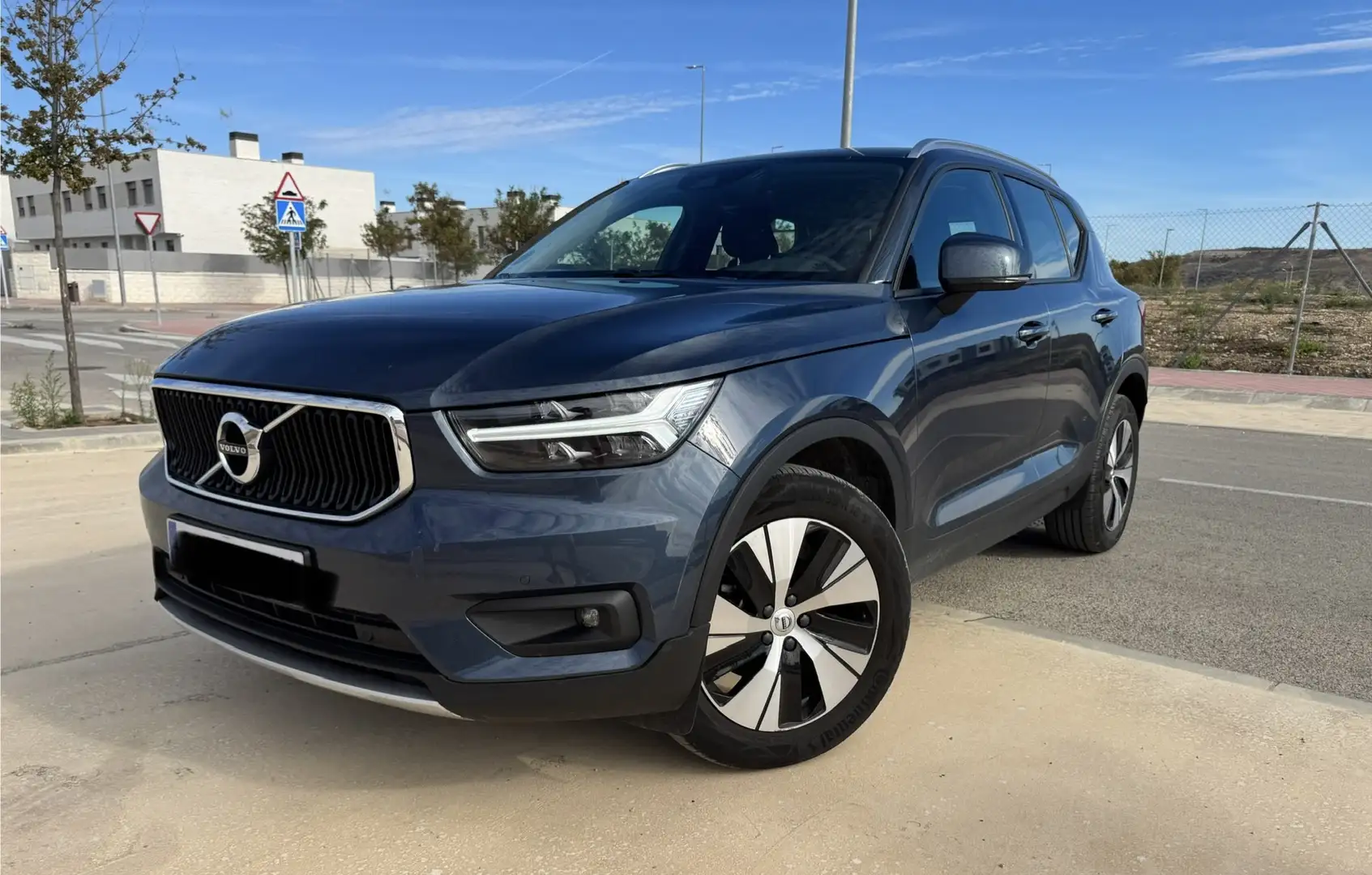 Volvo XC40 T2 Momentum Pro - 1