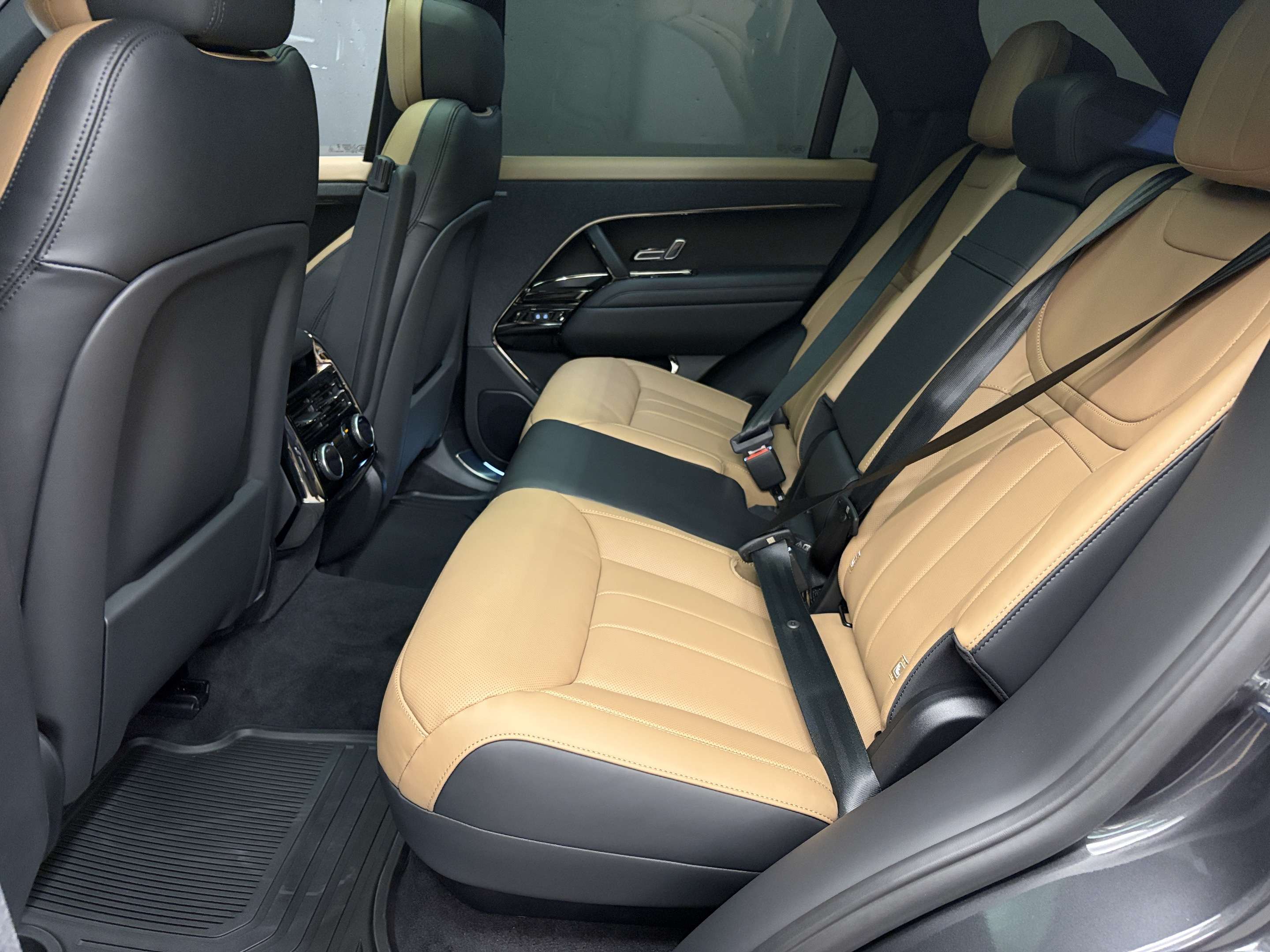 2026 Land Rover Range Rover Sport Dynamic HSE thumb 11