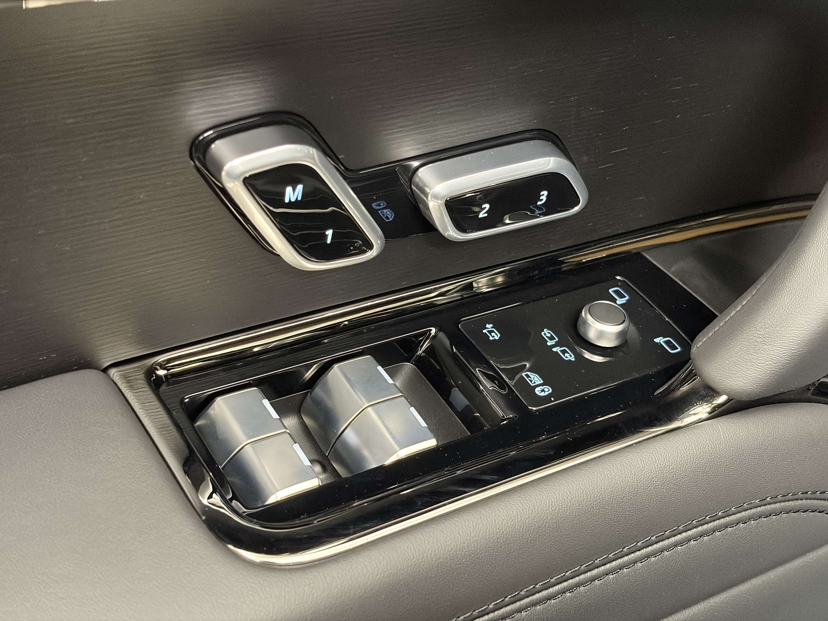 2026 Land Rover Range Rover Sport Dynamic HSE thumb 10