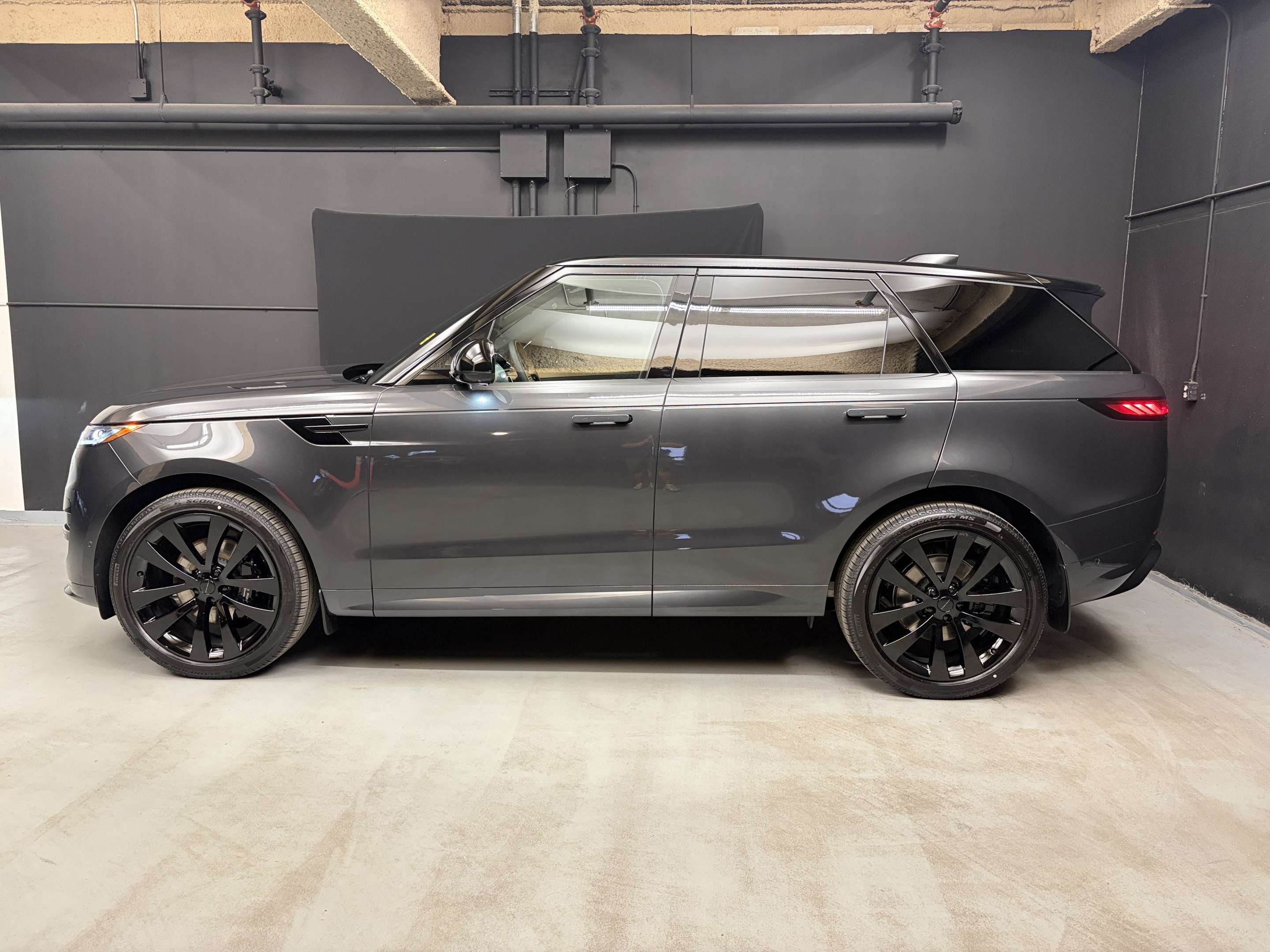 2026 Land Rover Range Rover Sport Dynamic HSE alt 3