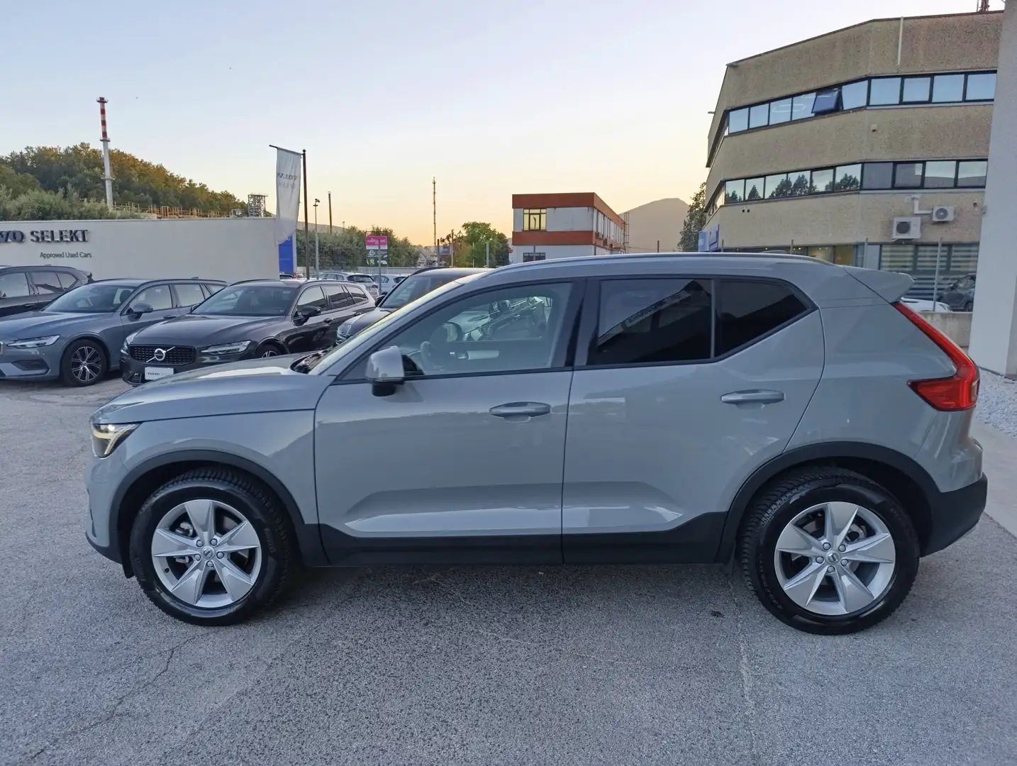 Volvo XC40 XC40 2023 2.0 b3 Core auto Gris - 2