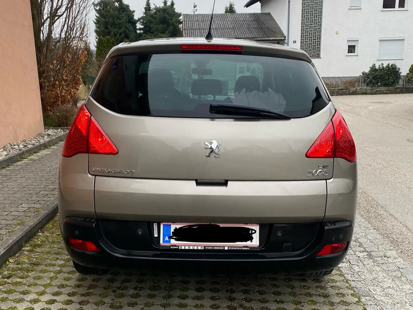 Peugeot 3008 3008 1,6 e-HDi 115 FAP ASG6 Allure Allure Beige - 2