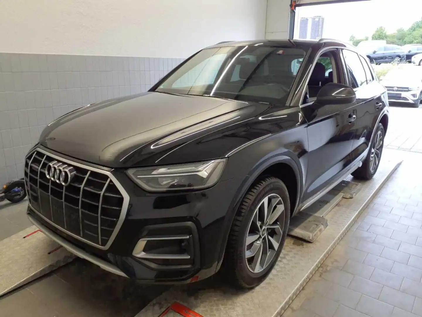 Audi Q5 40 TDI quatt S tronic AHK ACC VCplus Naviplus Schwarz - 2