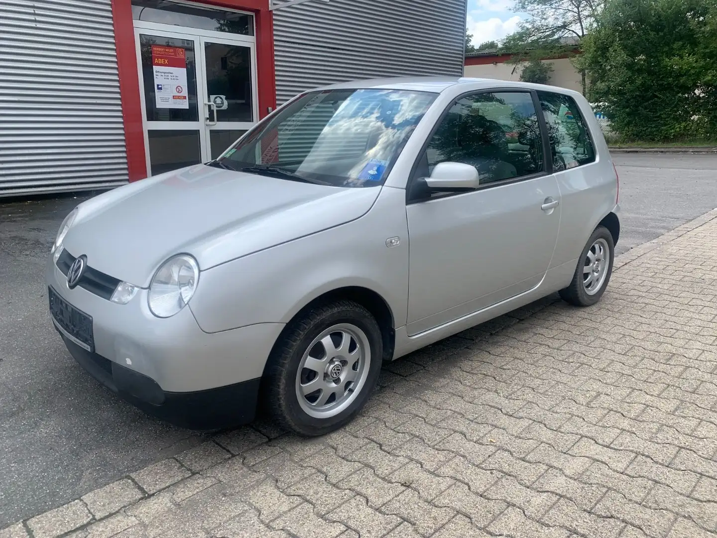 Volkswagen Lupo 1.4 FSI*Klimaautomatik*Automatik* 2Hand Silber - 2