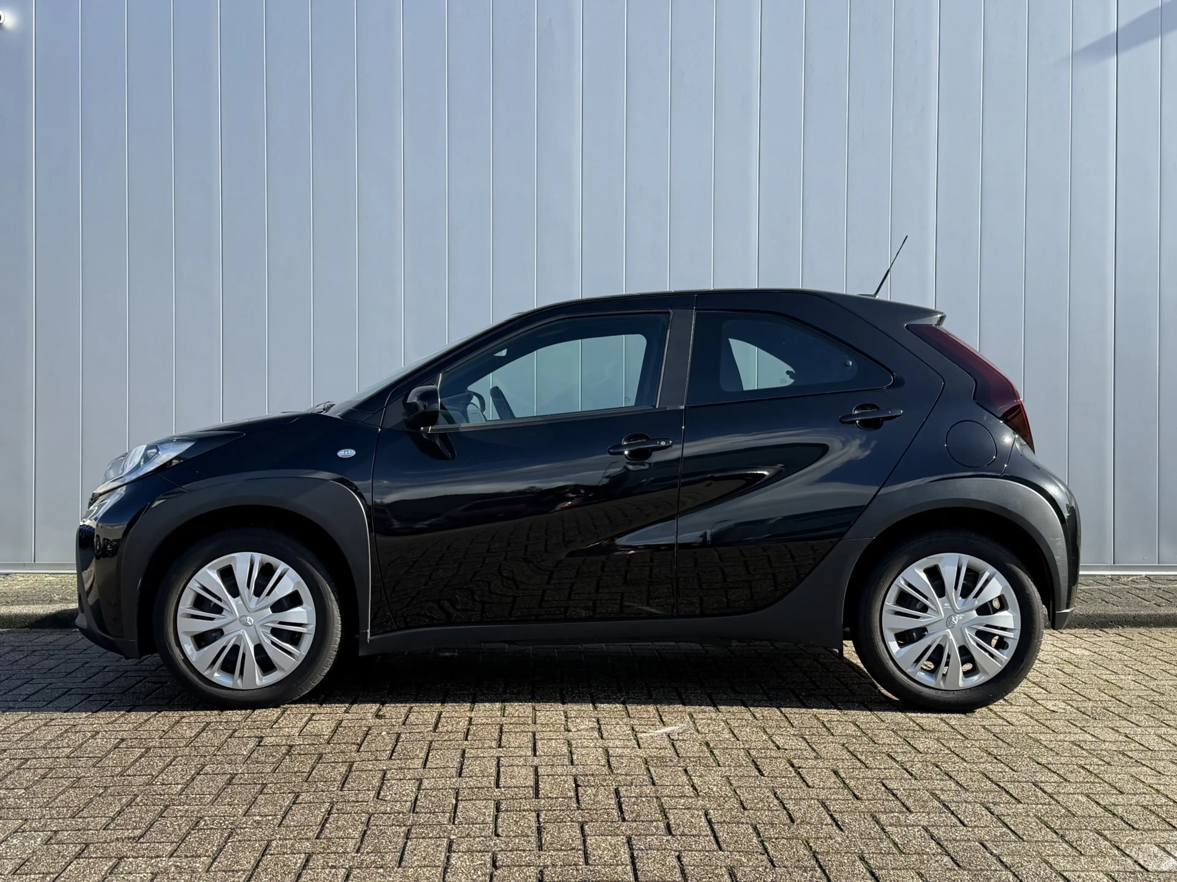 Toyota Aygo X 1.0 VVT-i MT Play Carplay Cruise Camera — photo 2
