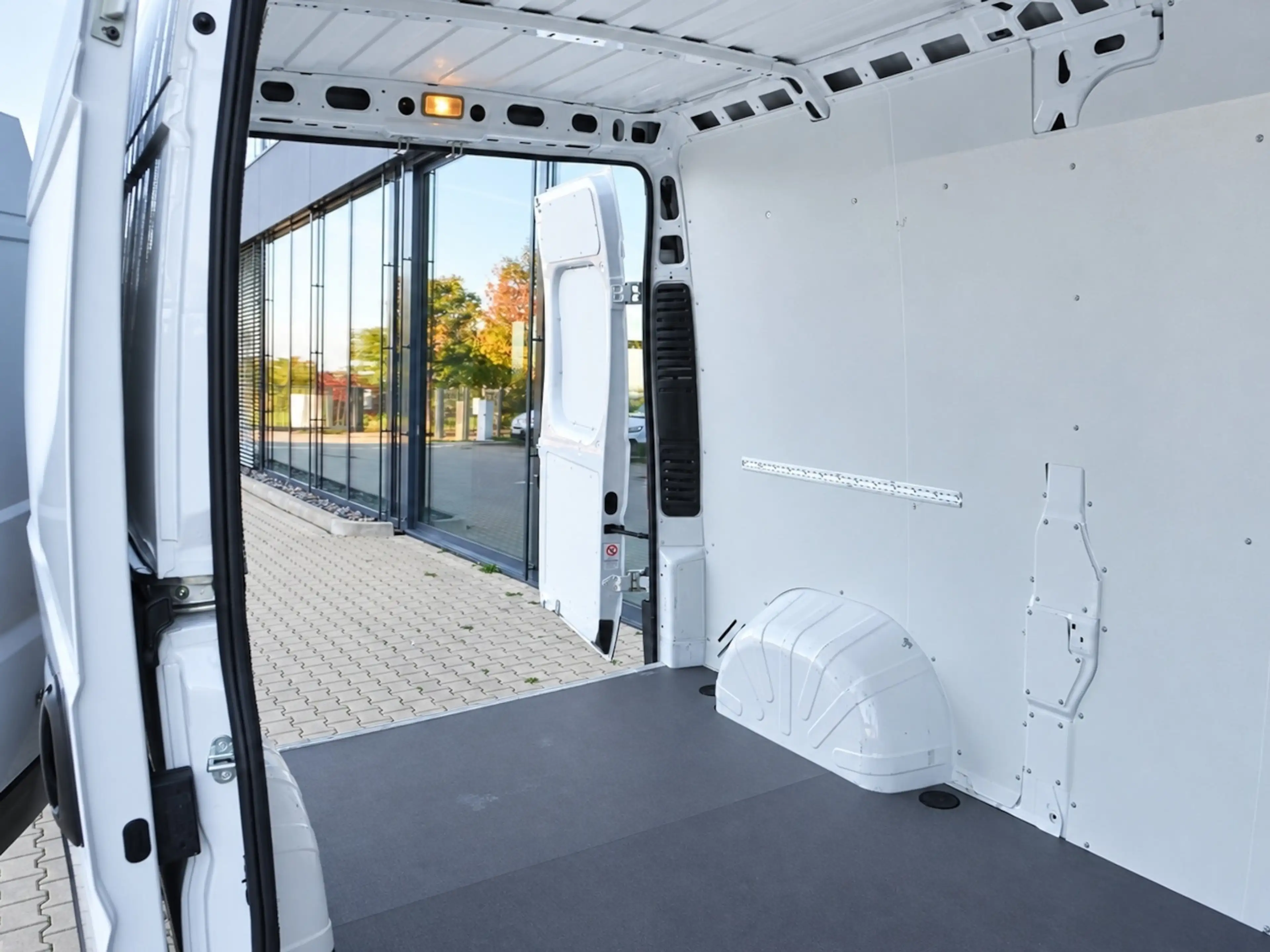 Opel Movano L2H2 120 / Laderaumverkleidung — photo 7