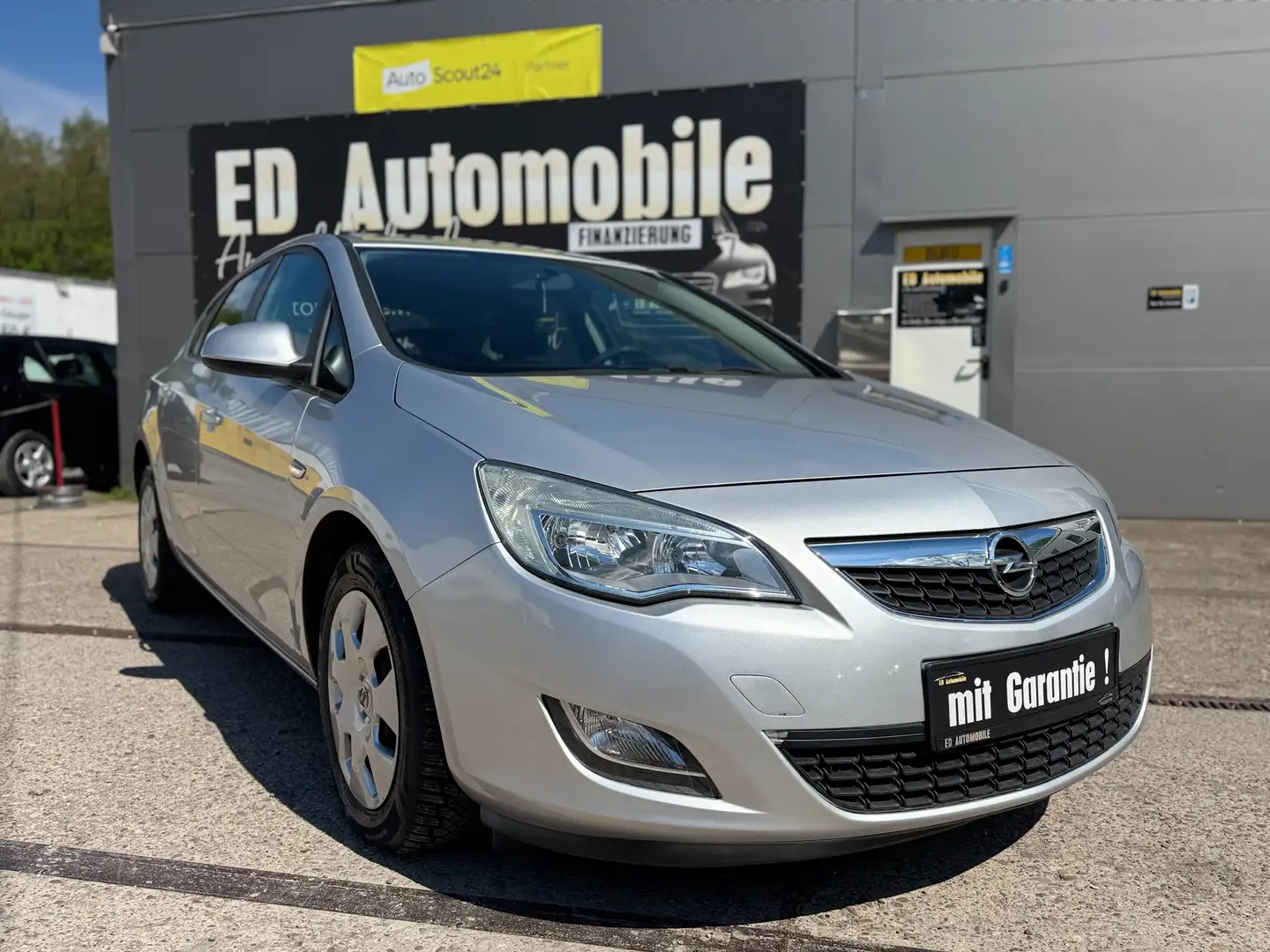 Opel Astra J 1.6 BENZIN MIT GARANTIE! *SCHECKHEFTGEPFLEGT!* Silber - 1