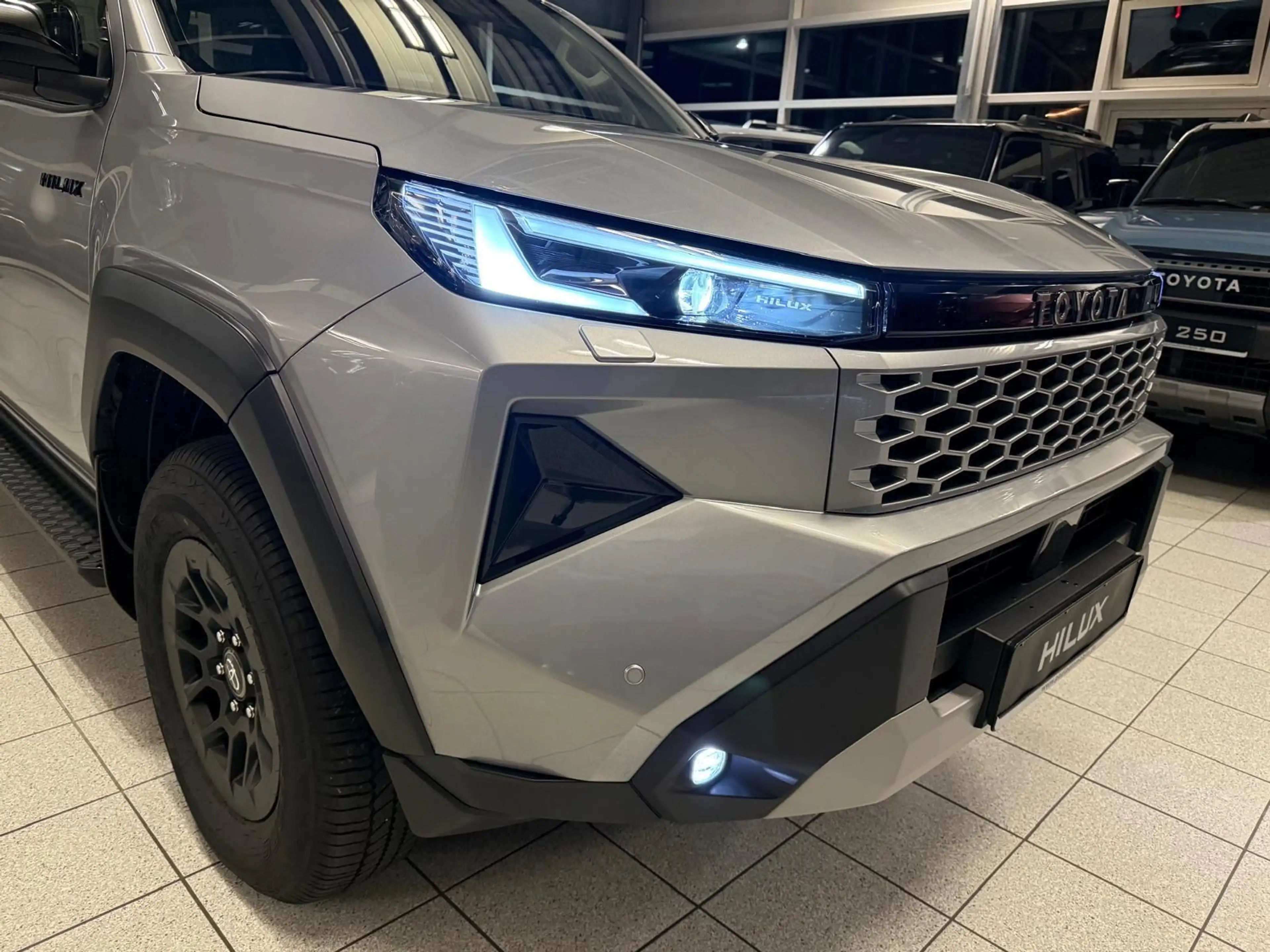 Toyota Hilux HILUX 4x4 DOUBLE CAB-ACTIVE-MOD. 2027-MILD HYB.- — photo 4