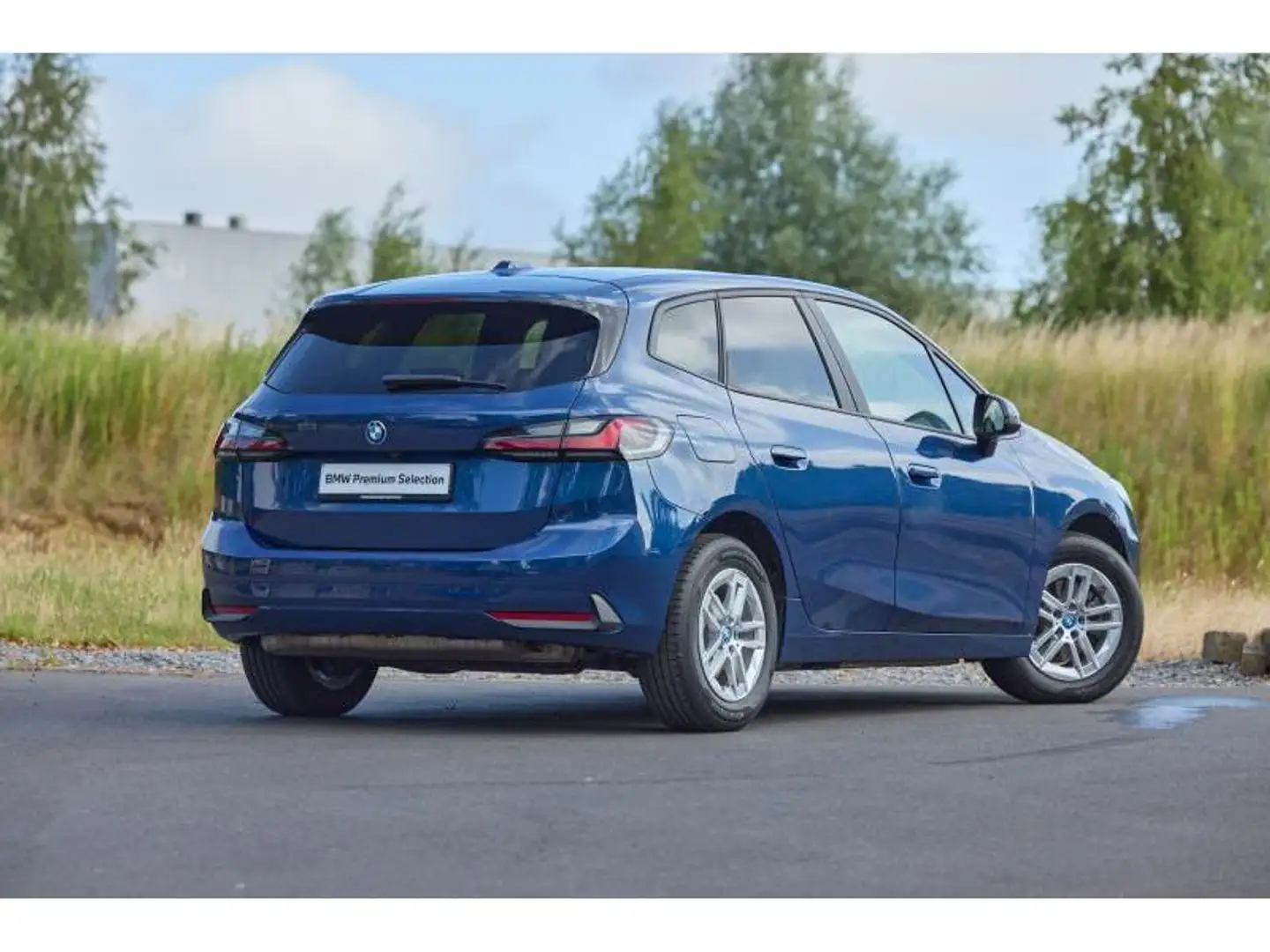BMW 225 225e xDrive Active Tourer Bleu - 2