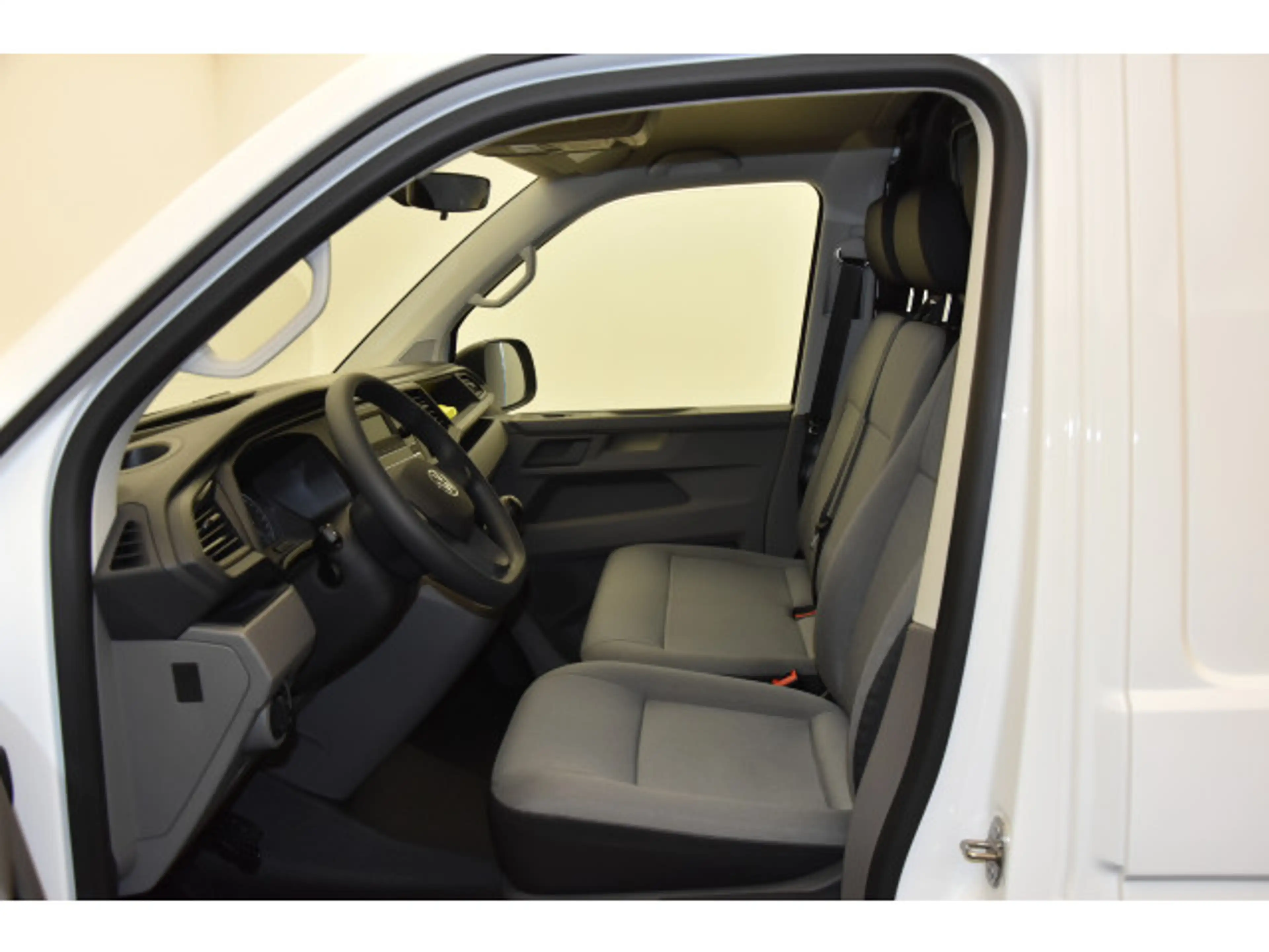 Volkswagen T6.1 Transporter T6.1 Kasten KR 2.0 TDI SCR — photo 4