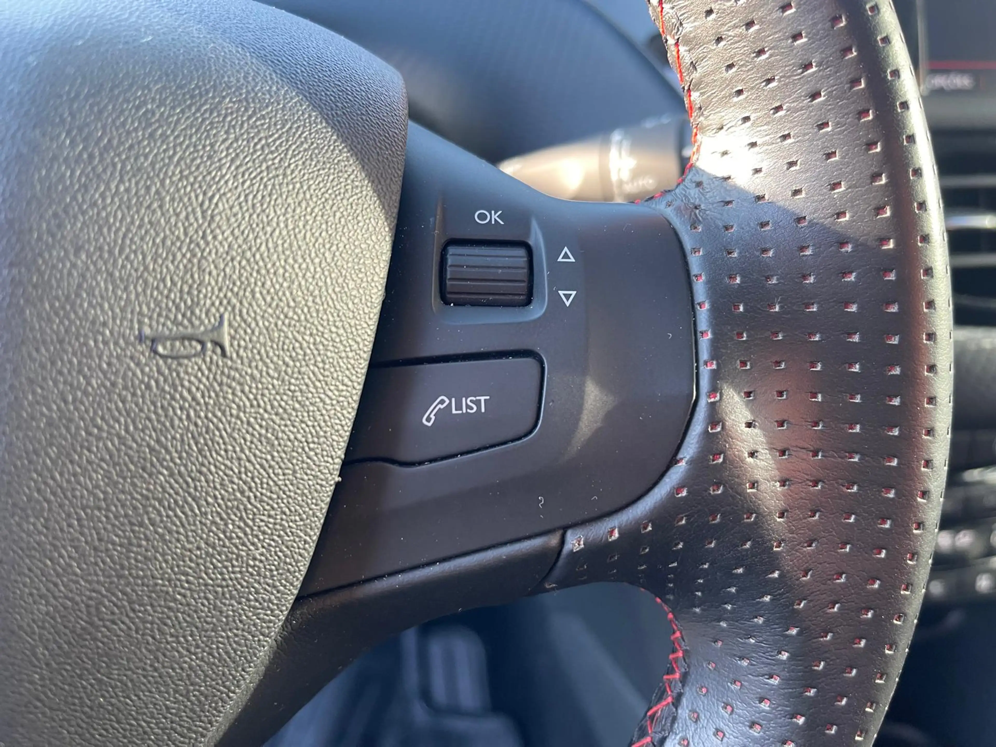 Peugeot 208 208 110 CH GT LINE-JUSQU'A 36 MOIS DE GARANTIE — photo 12