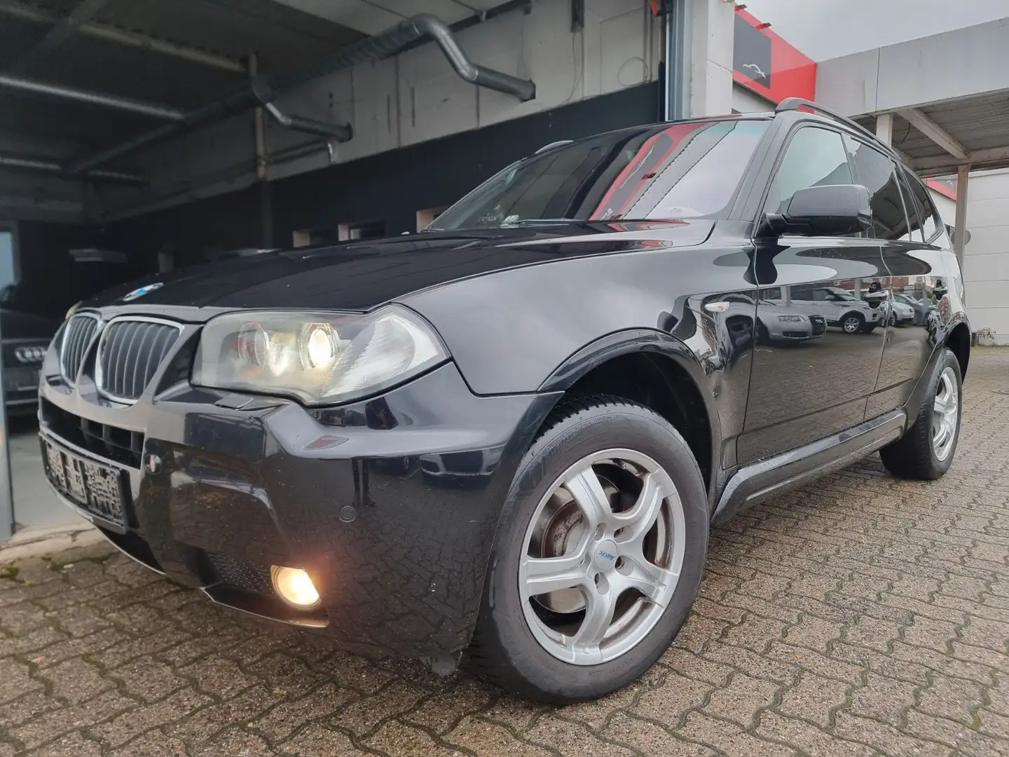BMW X3 2.0d  Sport-Paket M/AHK/ Xenon/HU 09/27 Schwarz - 2