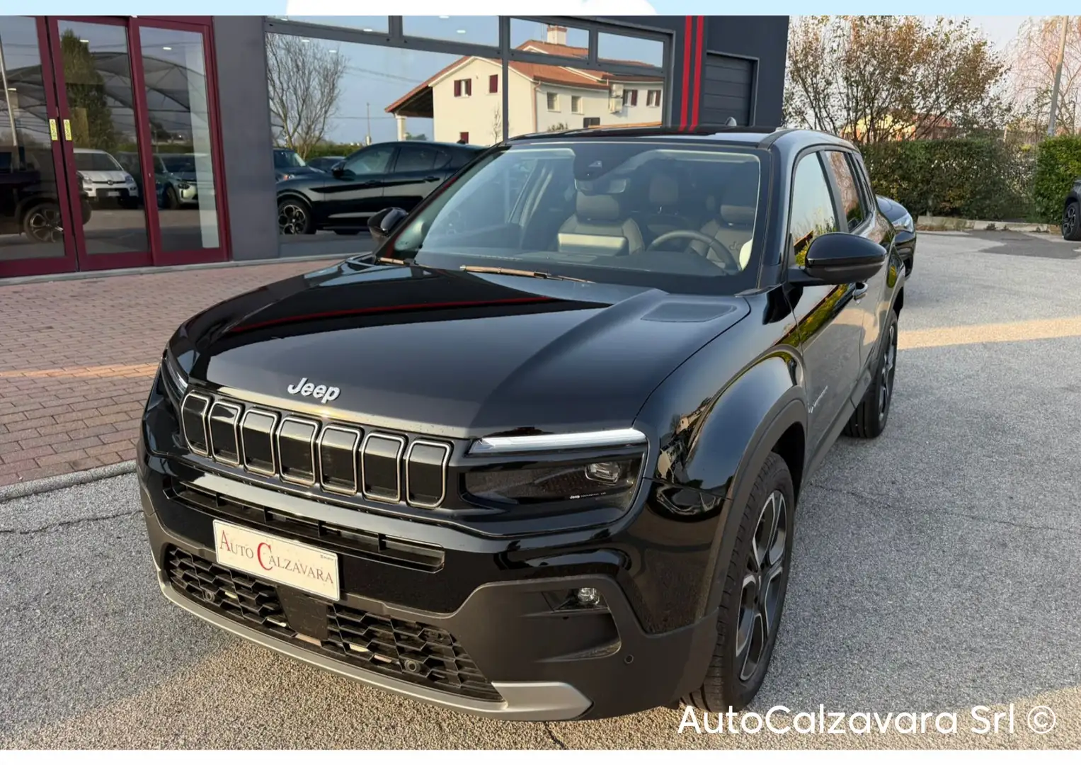 Jeep Avenger 1.2 Turbo 100 CV Summit / RJL23233 Schwarz - 1