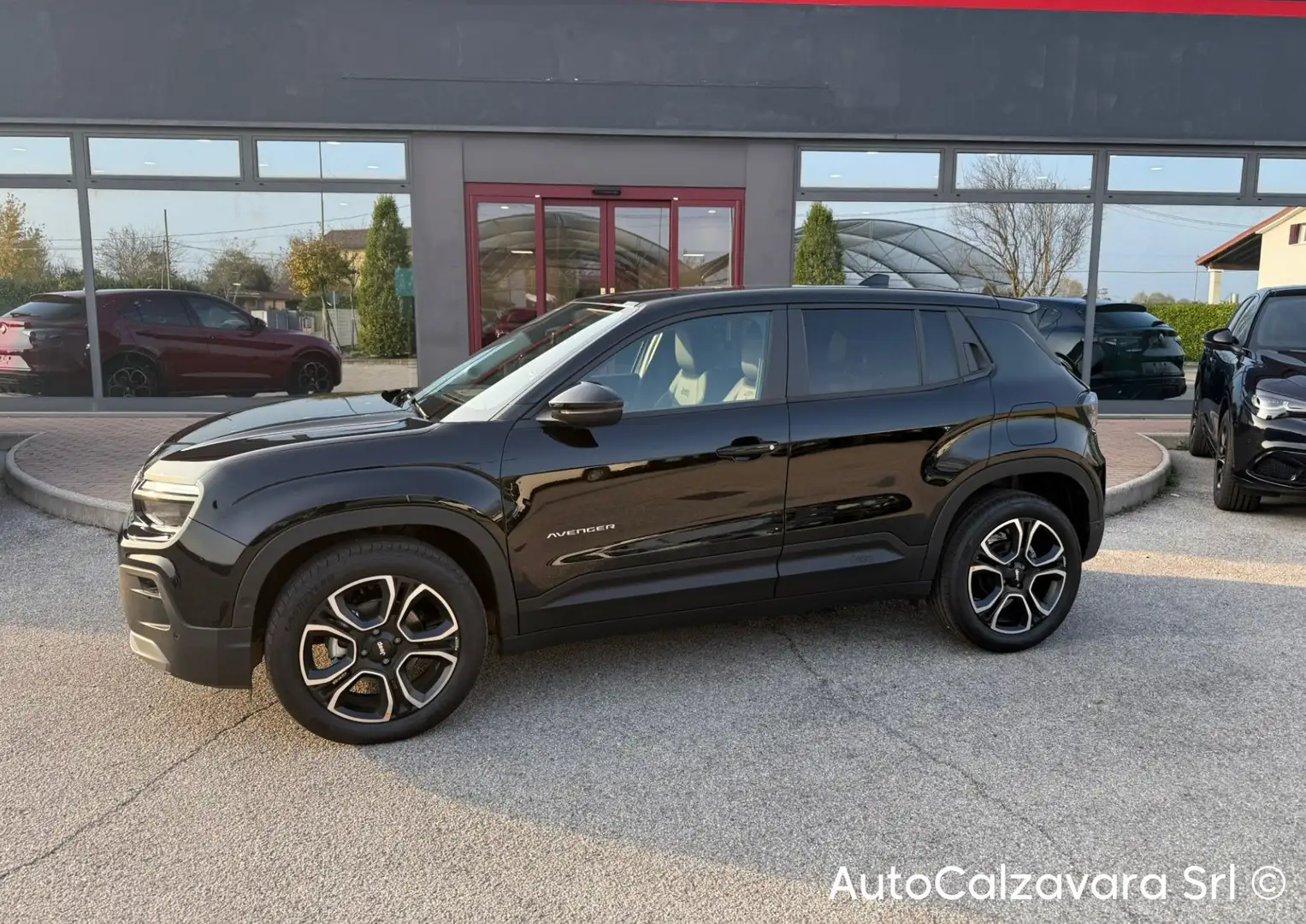 Jeep Avenger 1.2 Turbo 100 CV Summit / RJL23233 Schwarz - 2