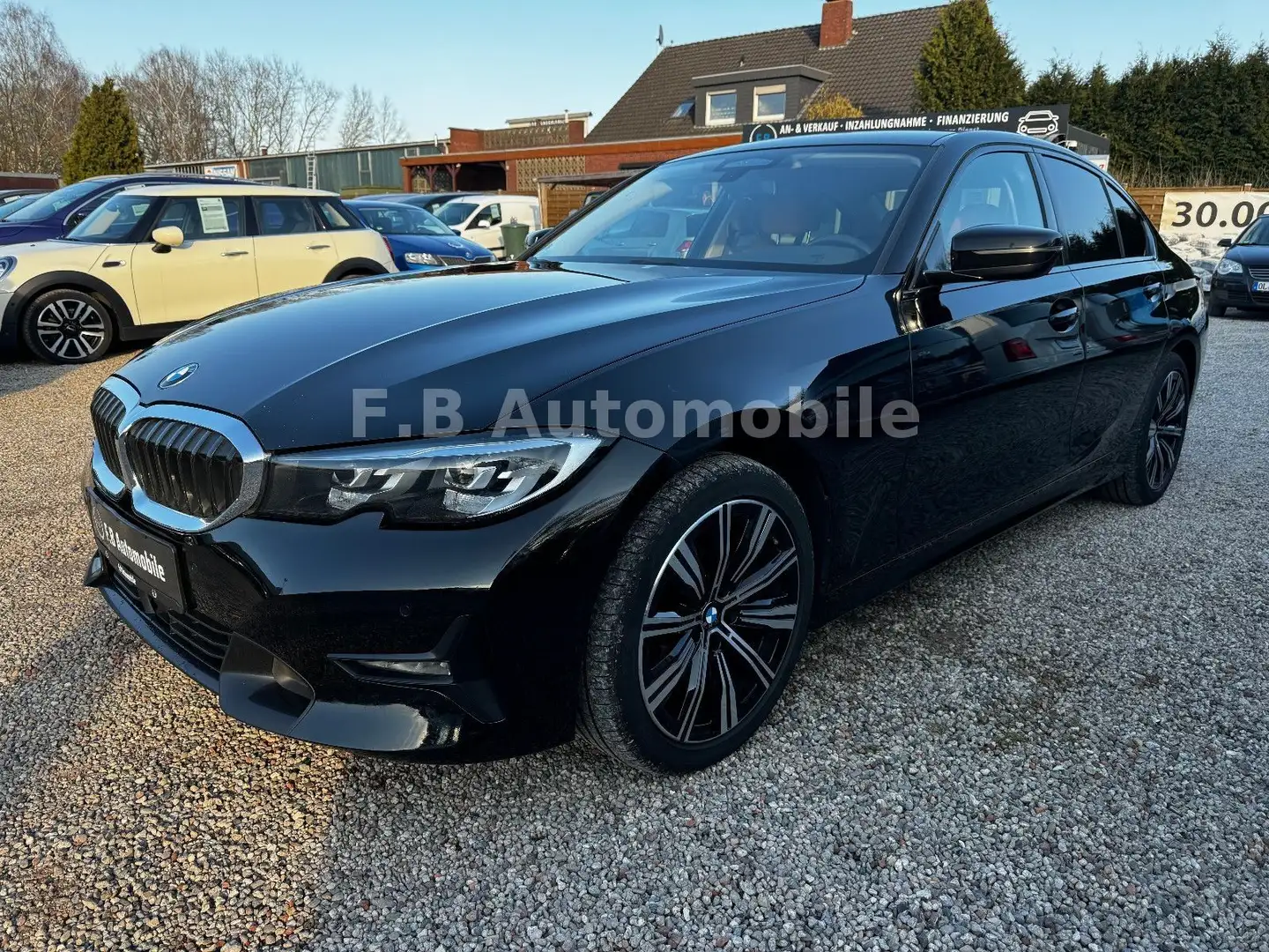 BMW 320 d Sport Line/AHK/PDC/NAVI/UVM.. Schwarz - 2