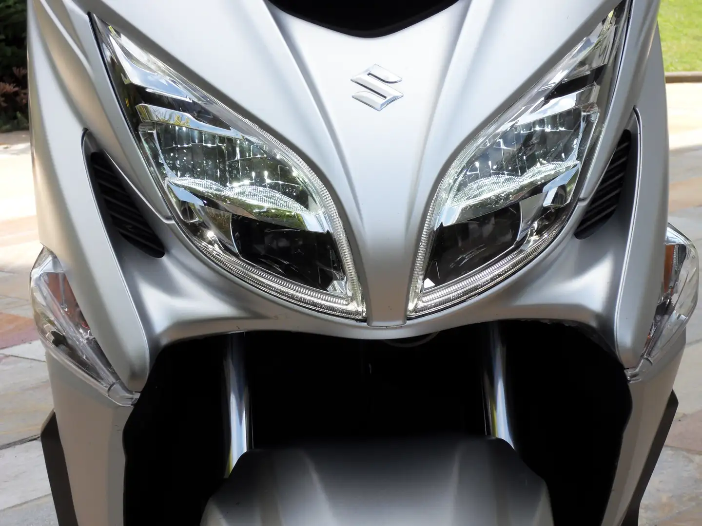 Suzuki Burgman 400 mit Navi und Topcase -Koffer * 2 Sturzhelme* Ezüst - 2