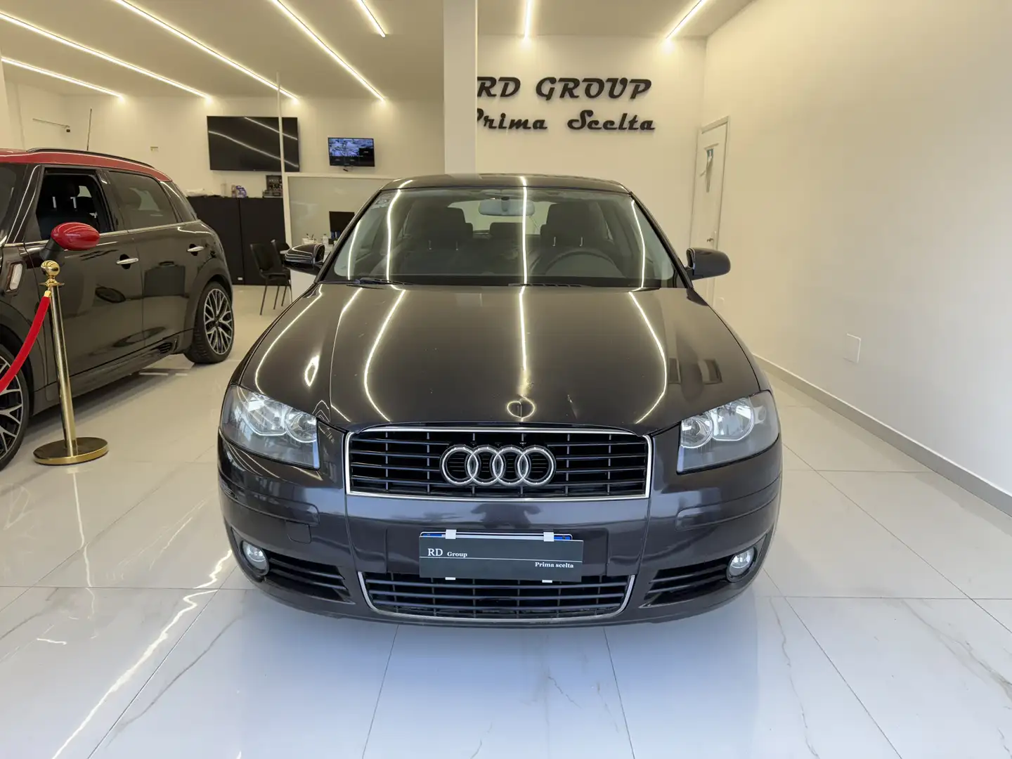 Audi A3 2.0 tdi Ambition 140cv okneopatentati Gris - 2