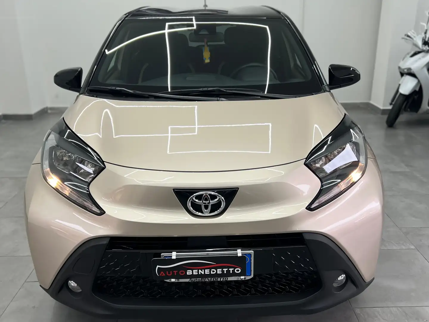 Toyota Aygo Aygo X X 1.0 Trend 72cv s-cvt Bronz - 2