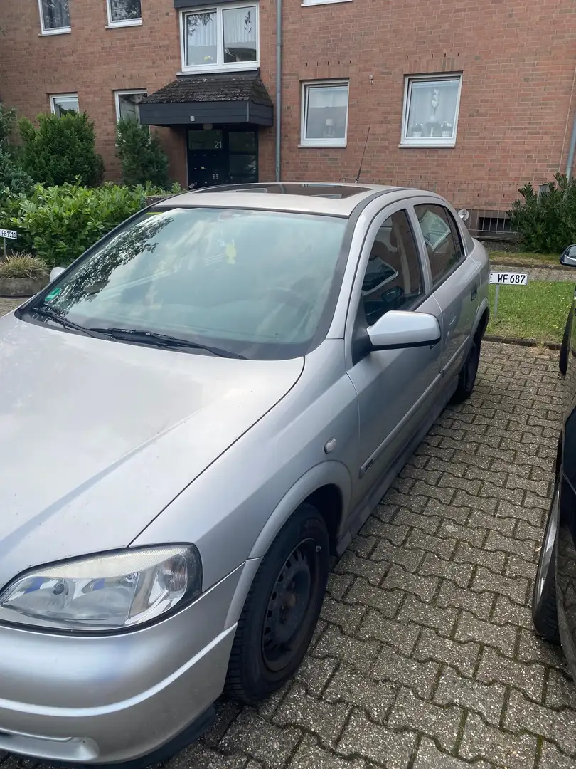 Opel Astra 1.2 Stříbrná - 1