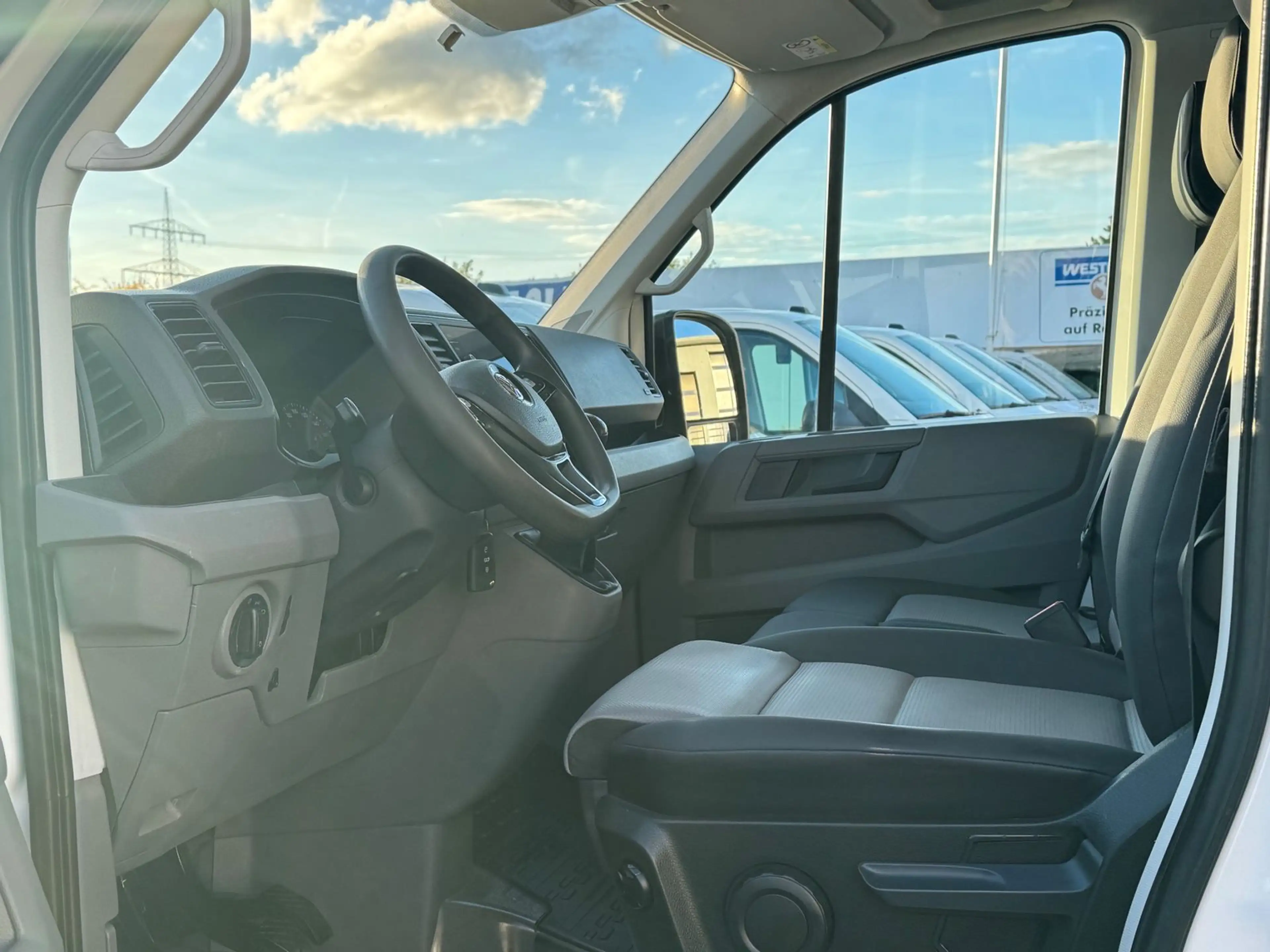 Volkswagen Crafter Kasten 35 MR L2H2 Klima*Tempo*Kamera*MFL — photo 7