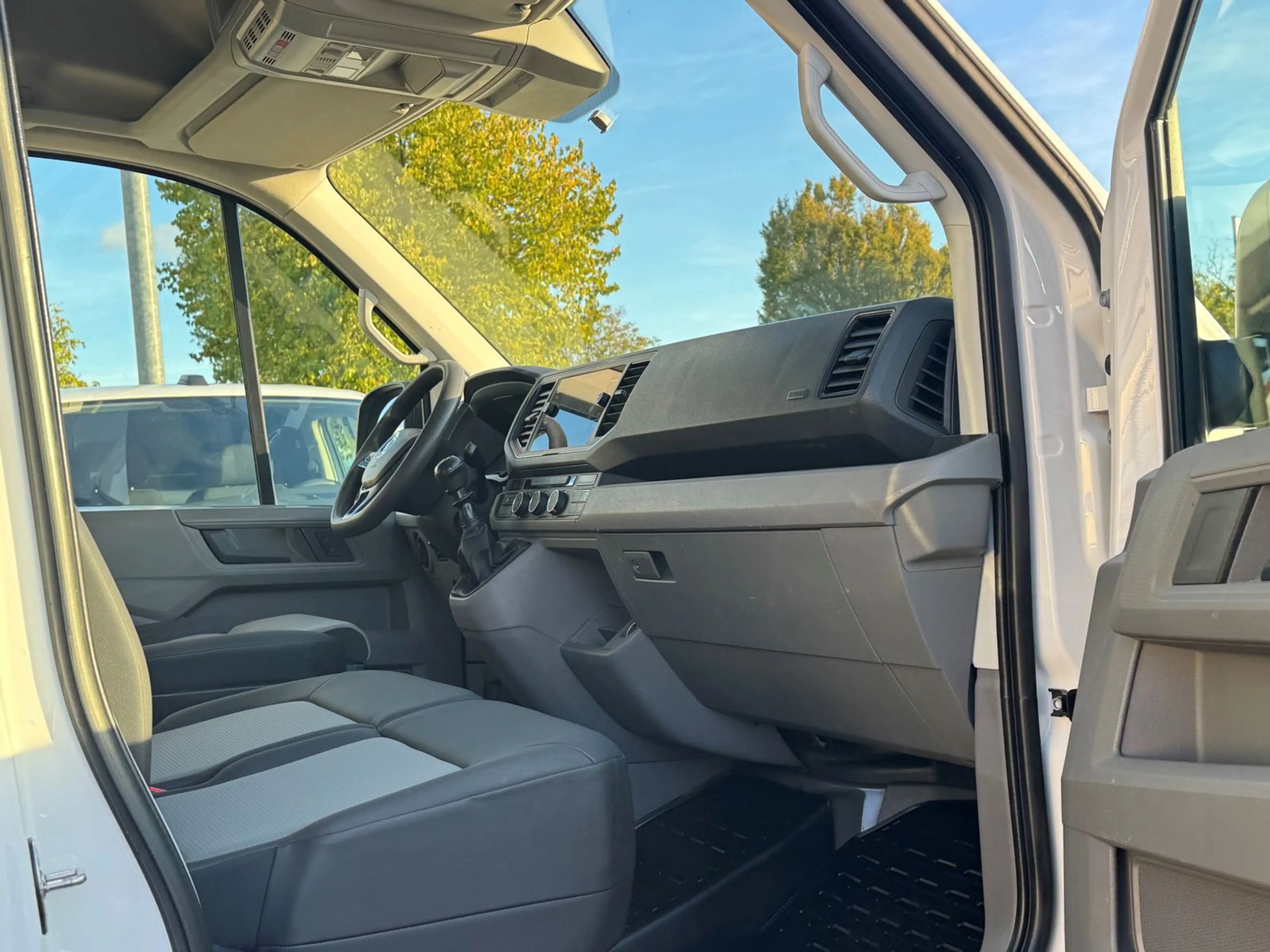 Volkswagen Crafter Kasten 35 MR L2H2 Klima*Tempo*Kamera*MFL — photo 6
