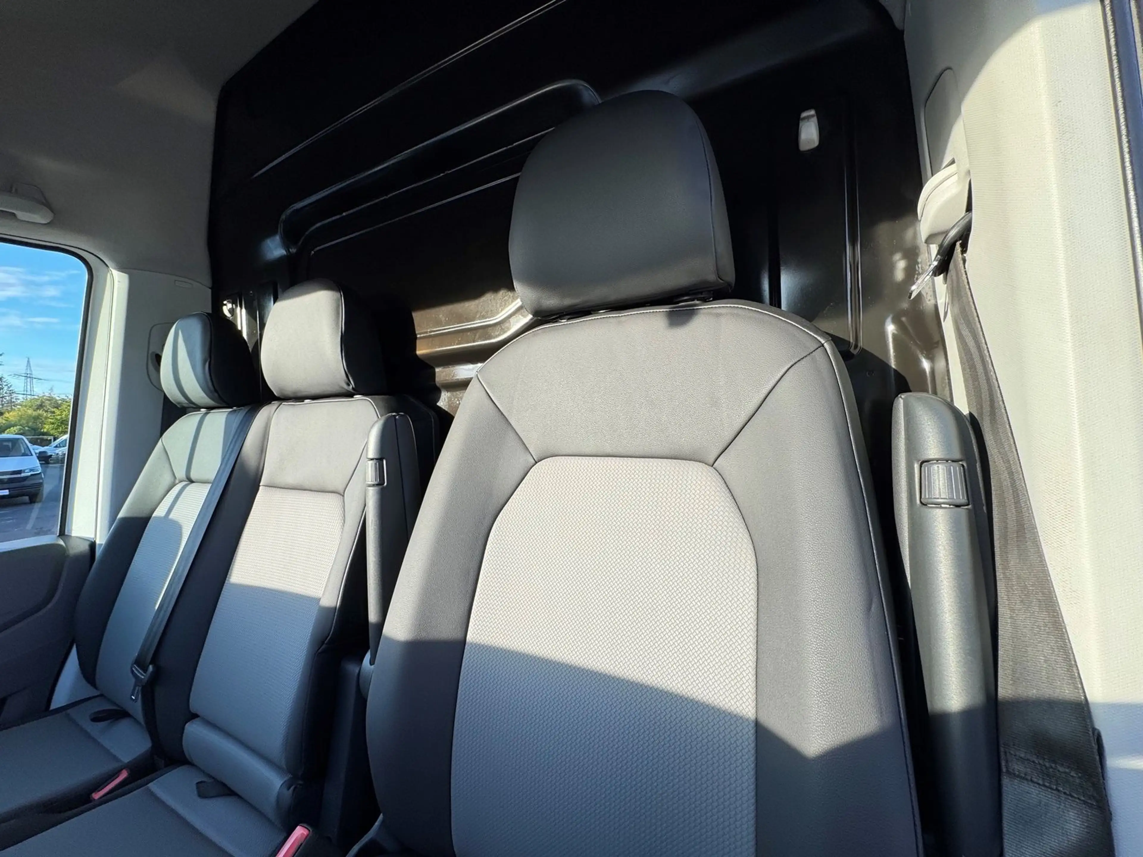 Volkswagen Crafter Kasten 35 MR L2H2 Klima*Tempo*Kamera*MFL — photo 8