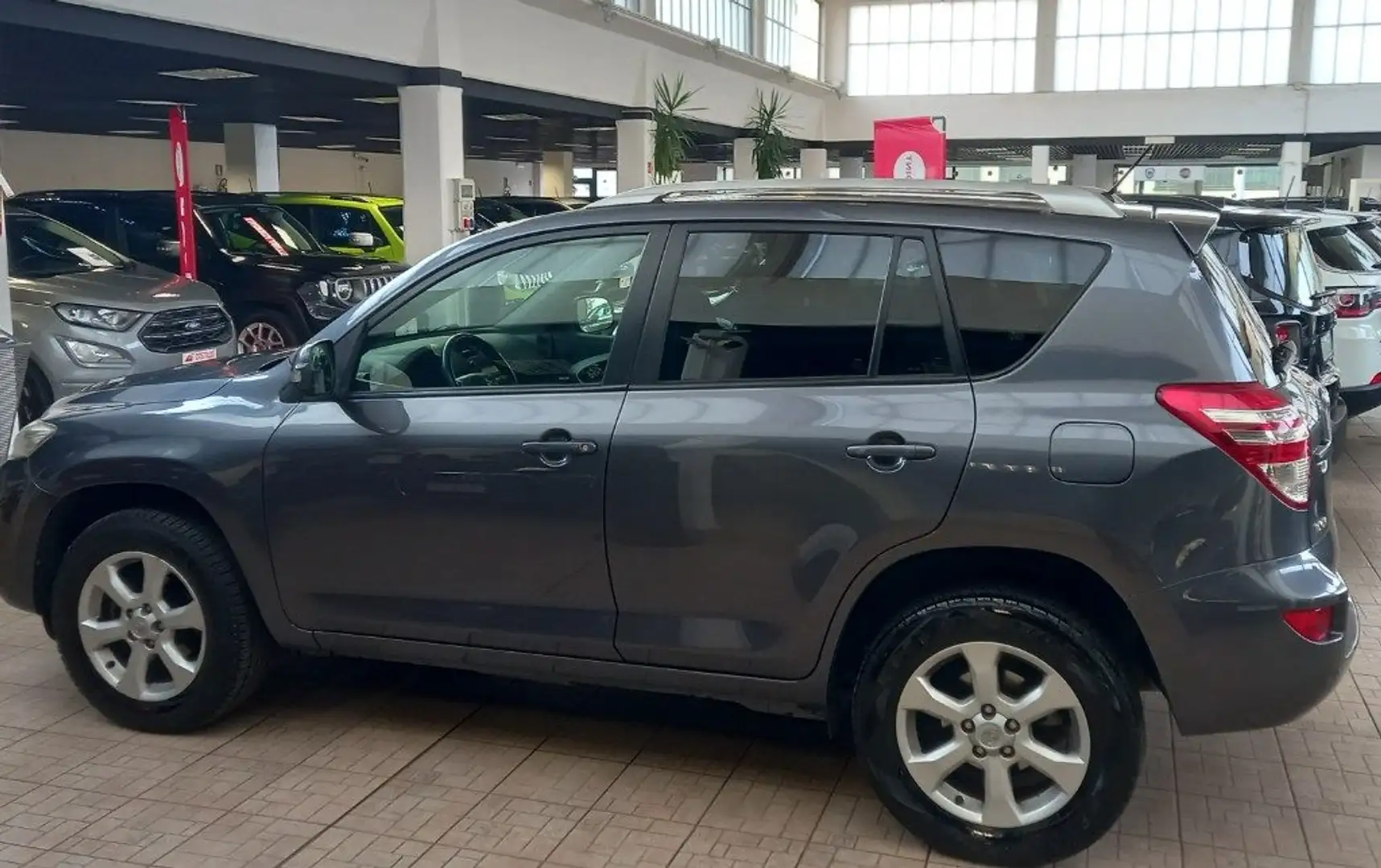Toyota RAV 4 MY23 RAV4 2.2 D-4D 150 CV DPF Сірий - 2