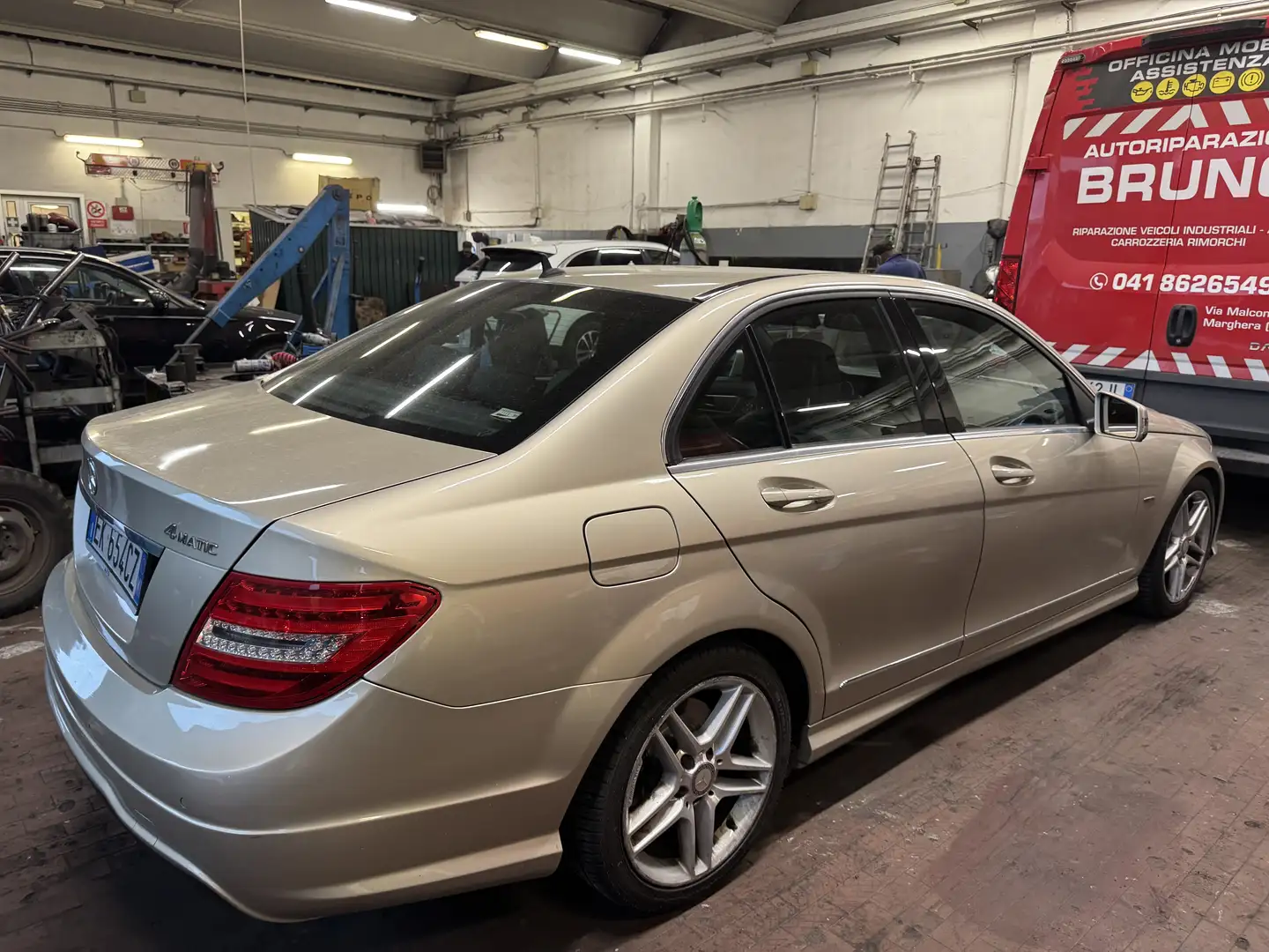 Mercedes-Benz C 250 cdi (be) Elegance 4matic auto - 2