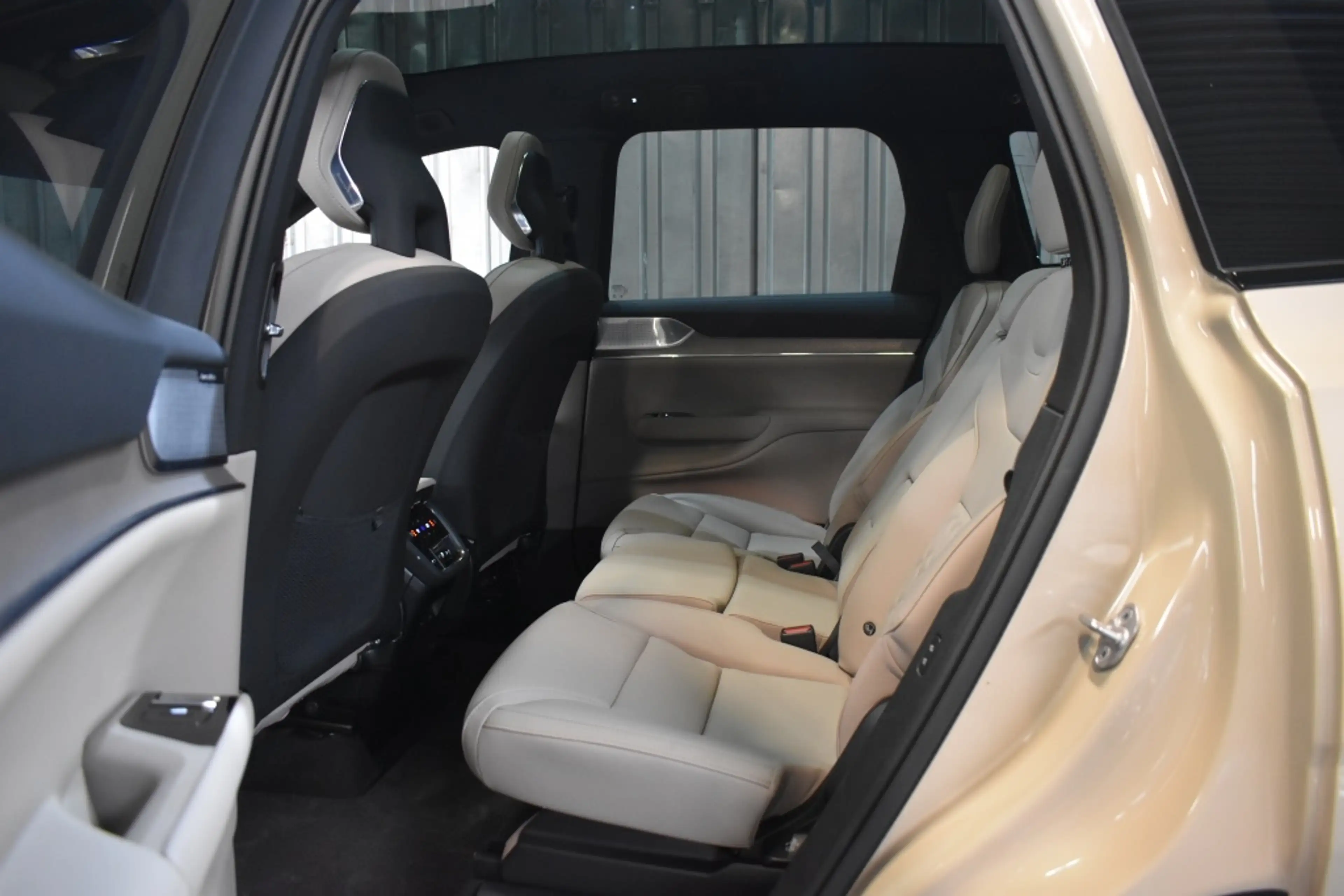 Volvo EX90 Twin Performance Ultra 517PK/111kWh | Luchtvering — photo 13