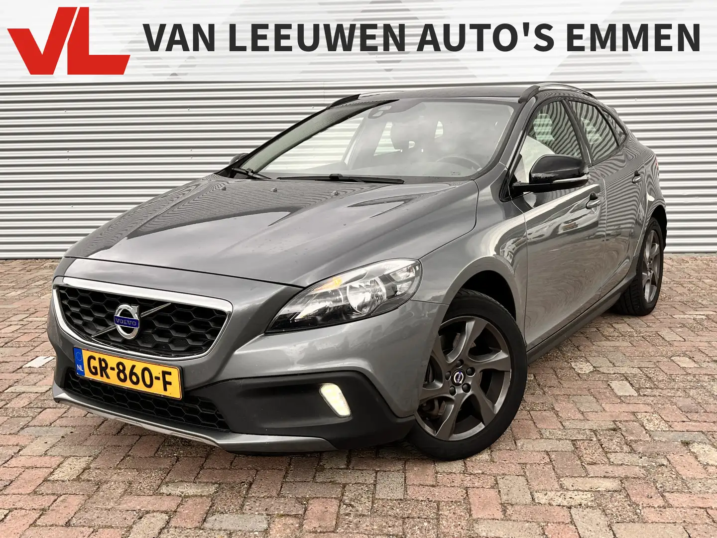 Volvo V40 Cross Country 1.5 T3 Momentum | Nieuw Binnen! | Automaat | Trekh Gris - 1
