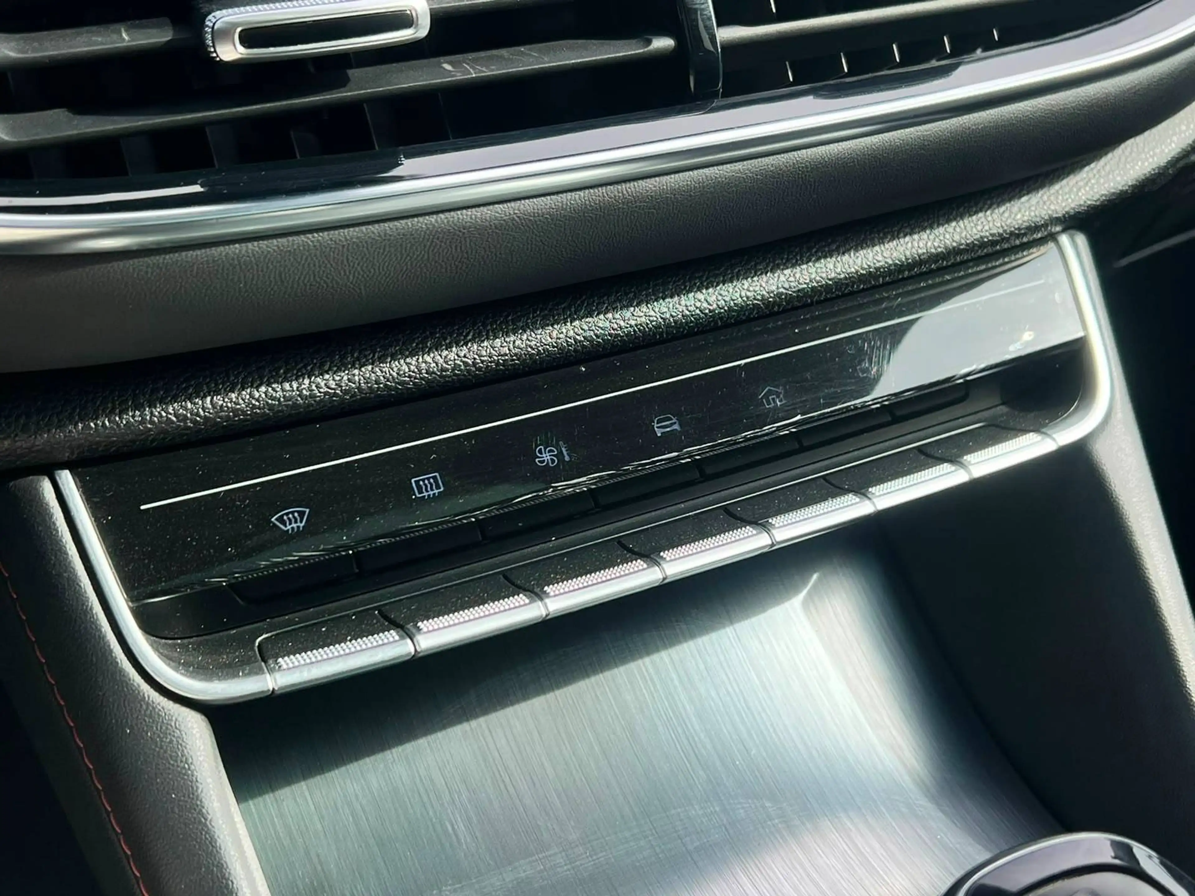 MG EHS EHS PHEV 1.5 Turbo Luxury — photo 12