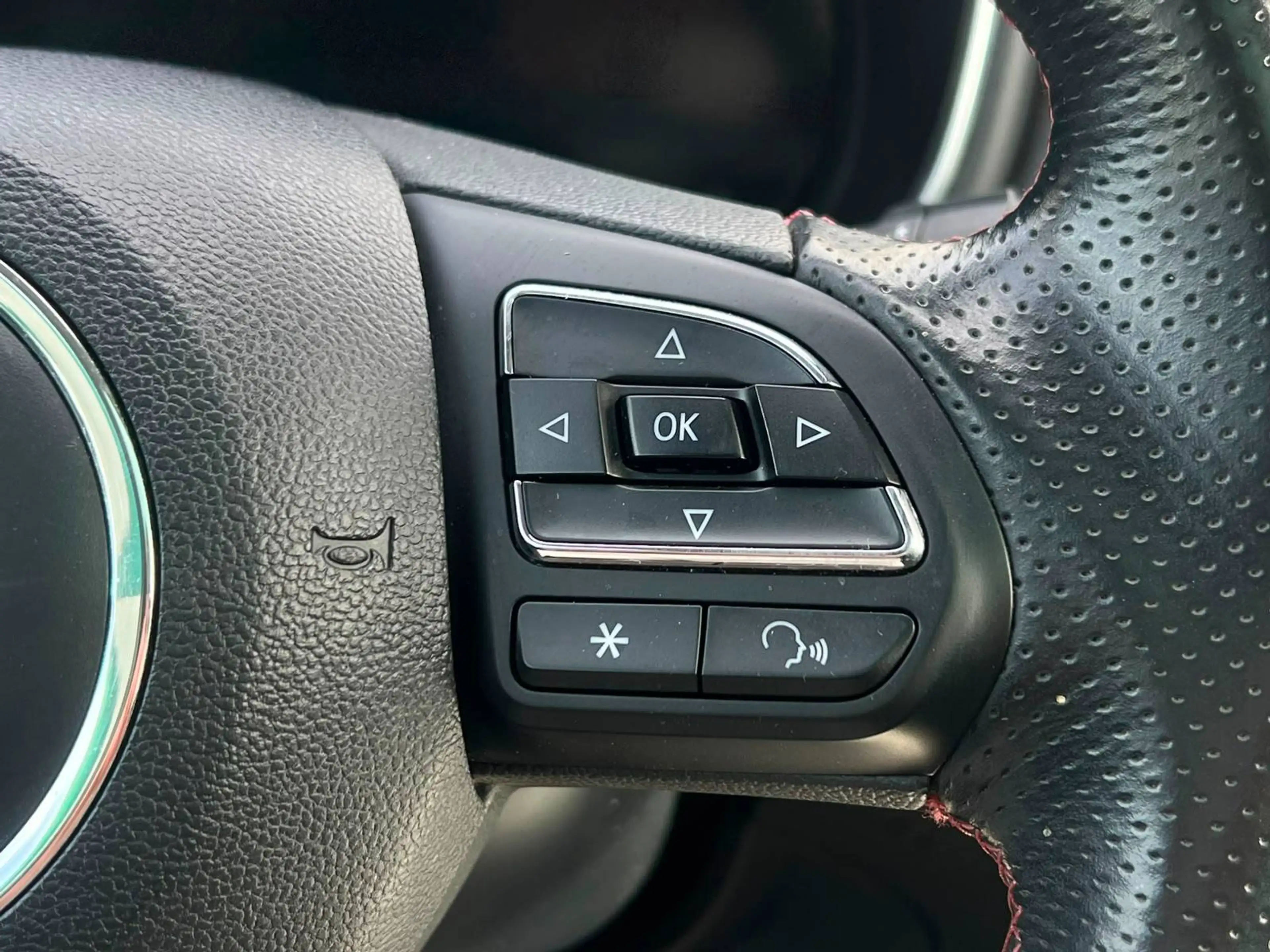 MG EHS EHS PHEV 1.5 Turbo Luxury — photo 8