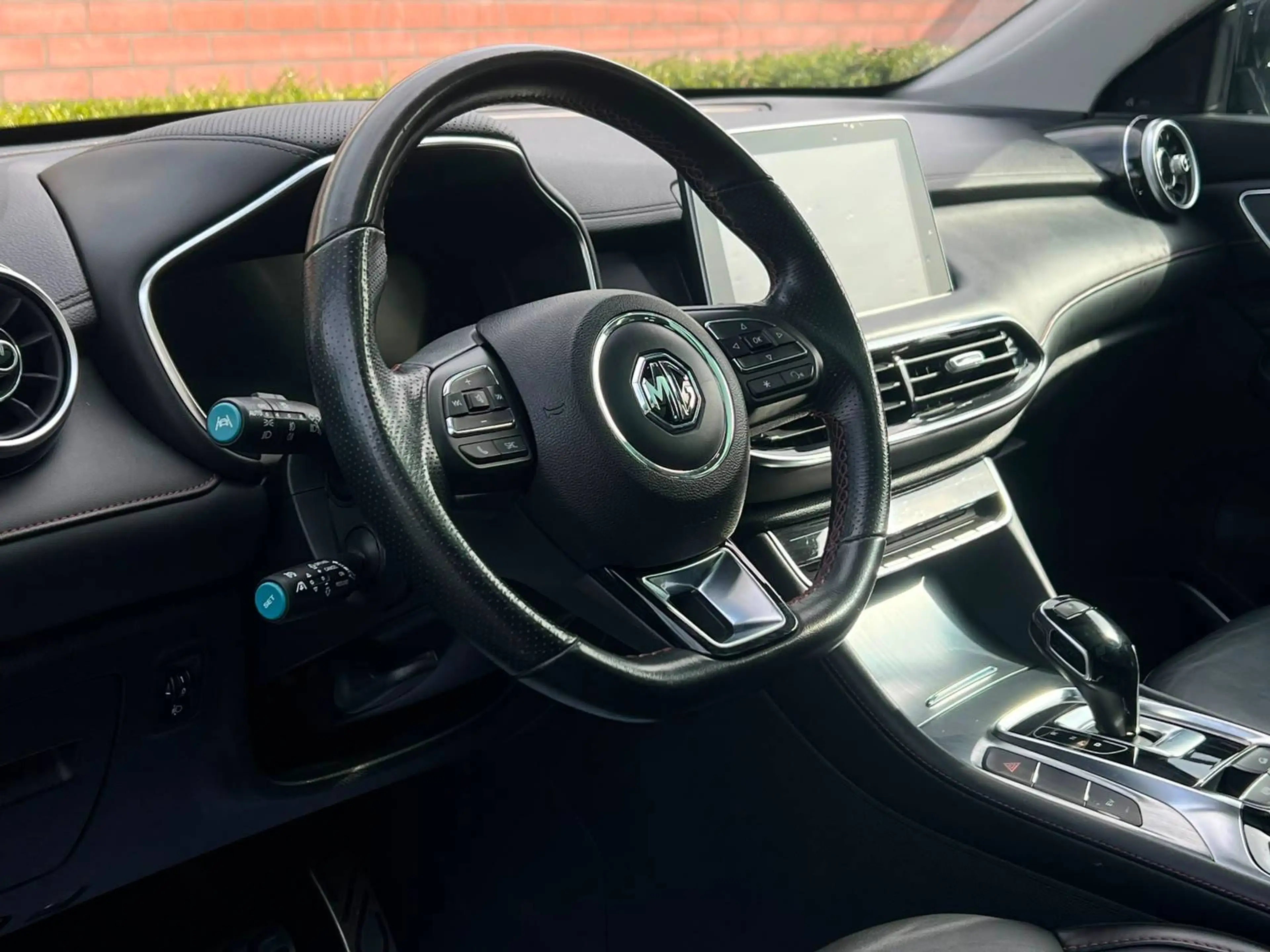 MG EHS EHS PHEV 1.5 Turbo Luxury — photo 5