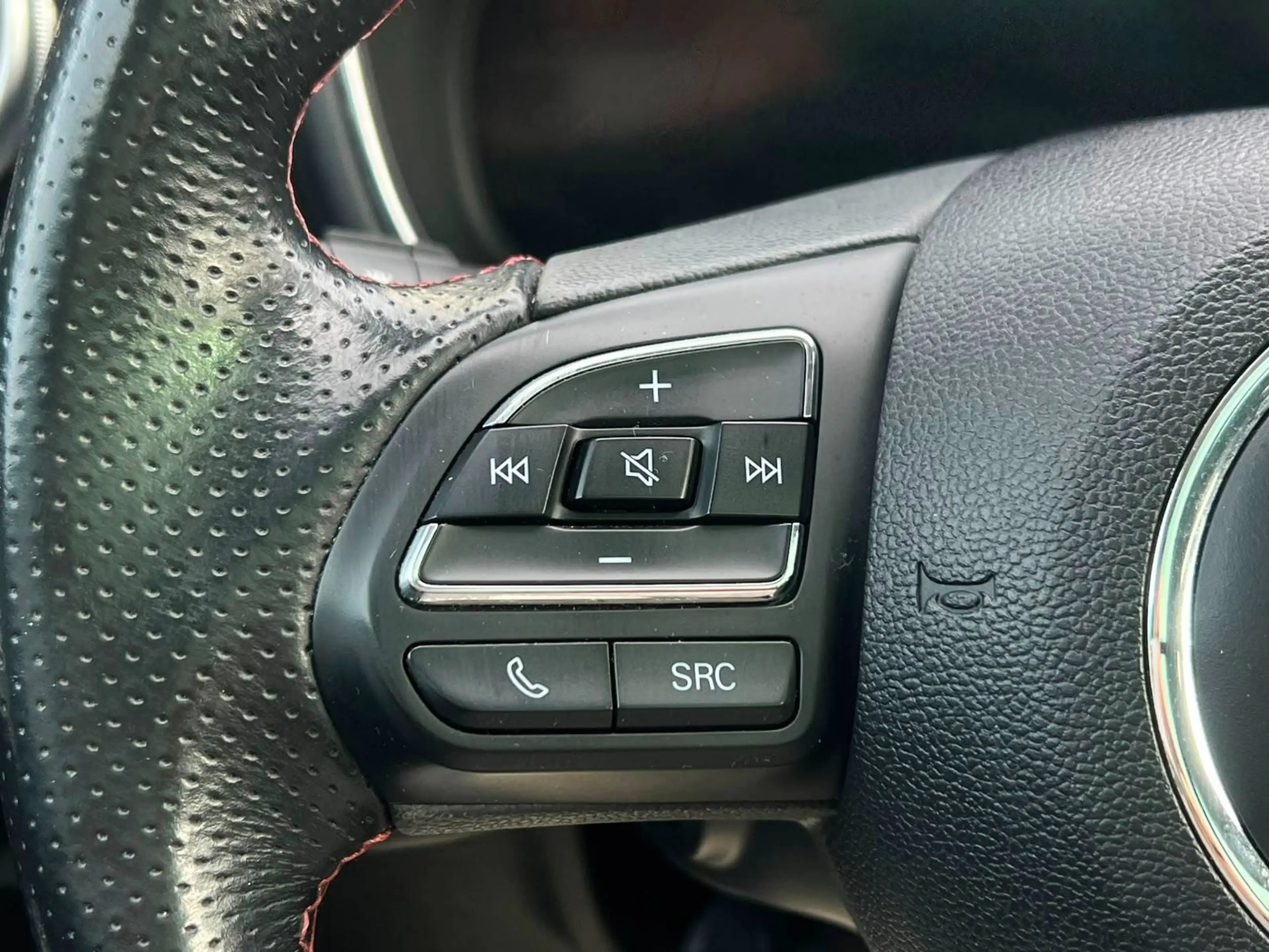 MG EHS EHS PHEV 1.5 Turbo Luxury — photo 7