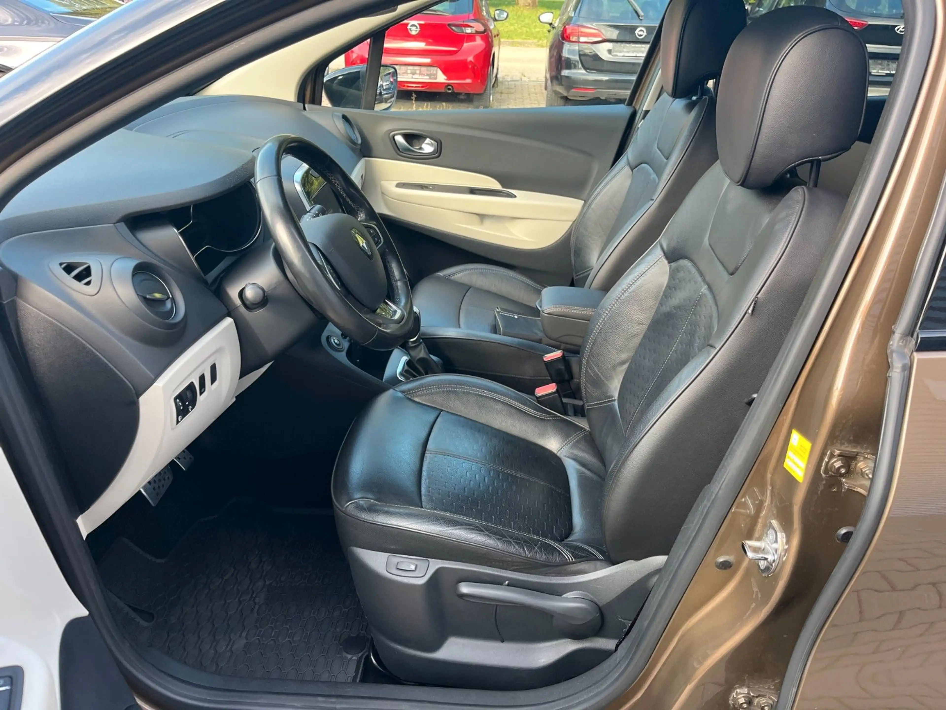 Renault Captur Expression,Klimaautomatik,Navi,Leder,Ahk — photo 9