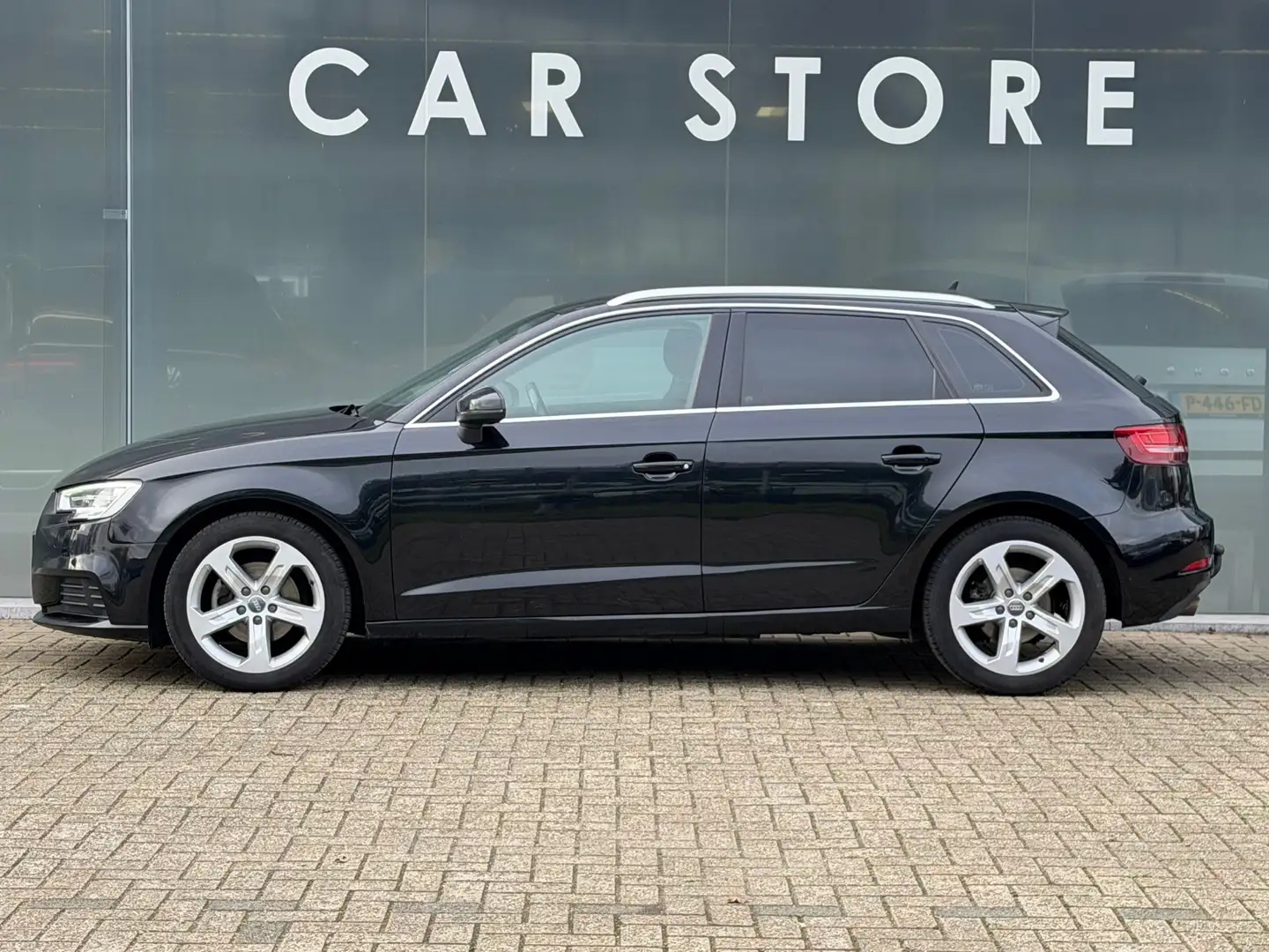 Audi A3 Sportback 1.5 TFSI CoD Sport S Line Edition Zwart - 2