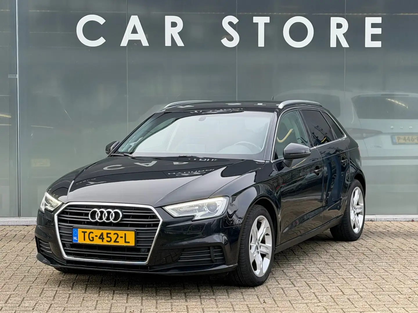 Audi A3 Sportback 1.5 TFSI CoD Sport S Line Edition Zwart - 1