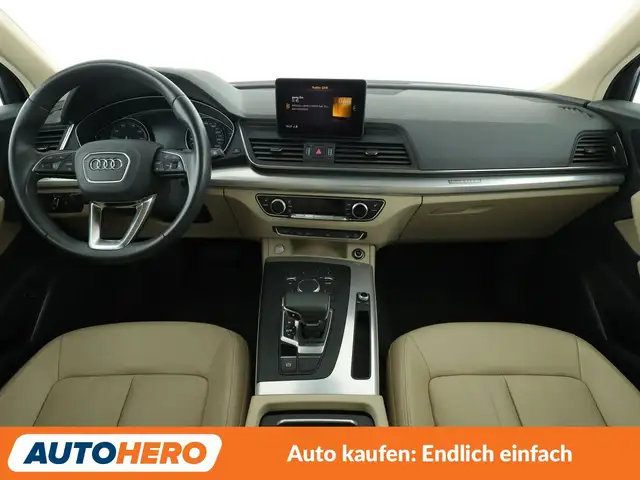 Audi Q5 view 12
