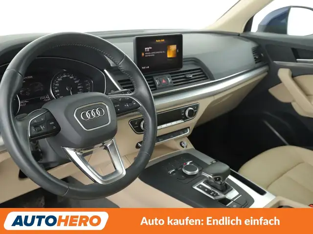 Audi Q5 view 11