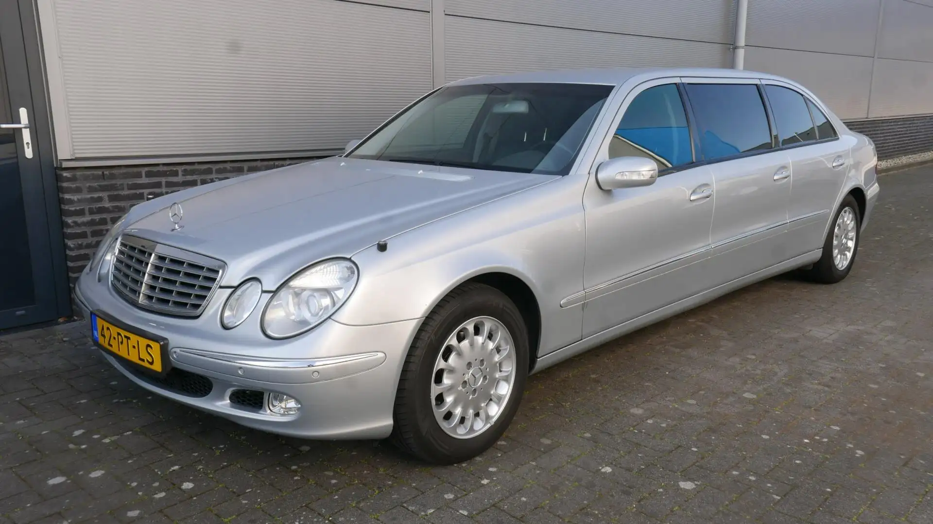 Mercedes-Benz E 240 ELEGANCE UNIEK, 8 PERSOONS,177906 KM. Сірий - 2
