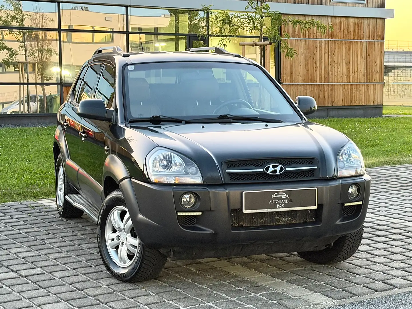 Hyundai TUCSON Tucson 2,0 Style CRDi VGT 2WD Aut. DPF Style Schwarz - 1