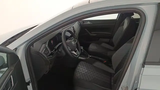 Volkswagen Polo view 9