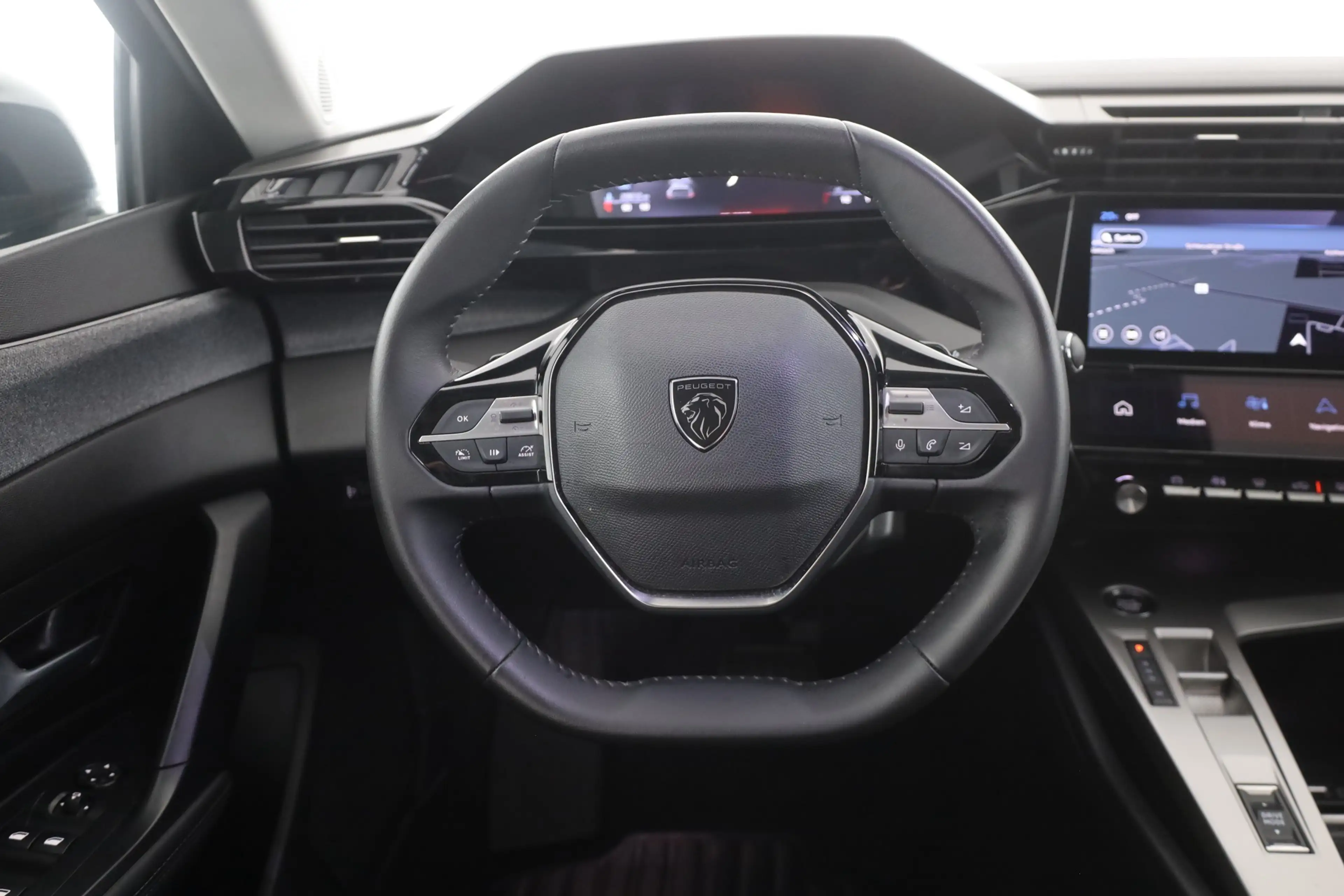 Peugeot 408 1.2 Hybrid 145 Aut. LED ACC Navi — photo 14