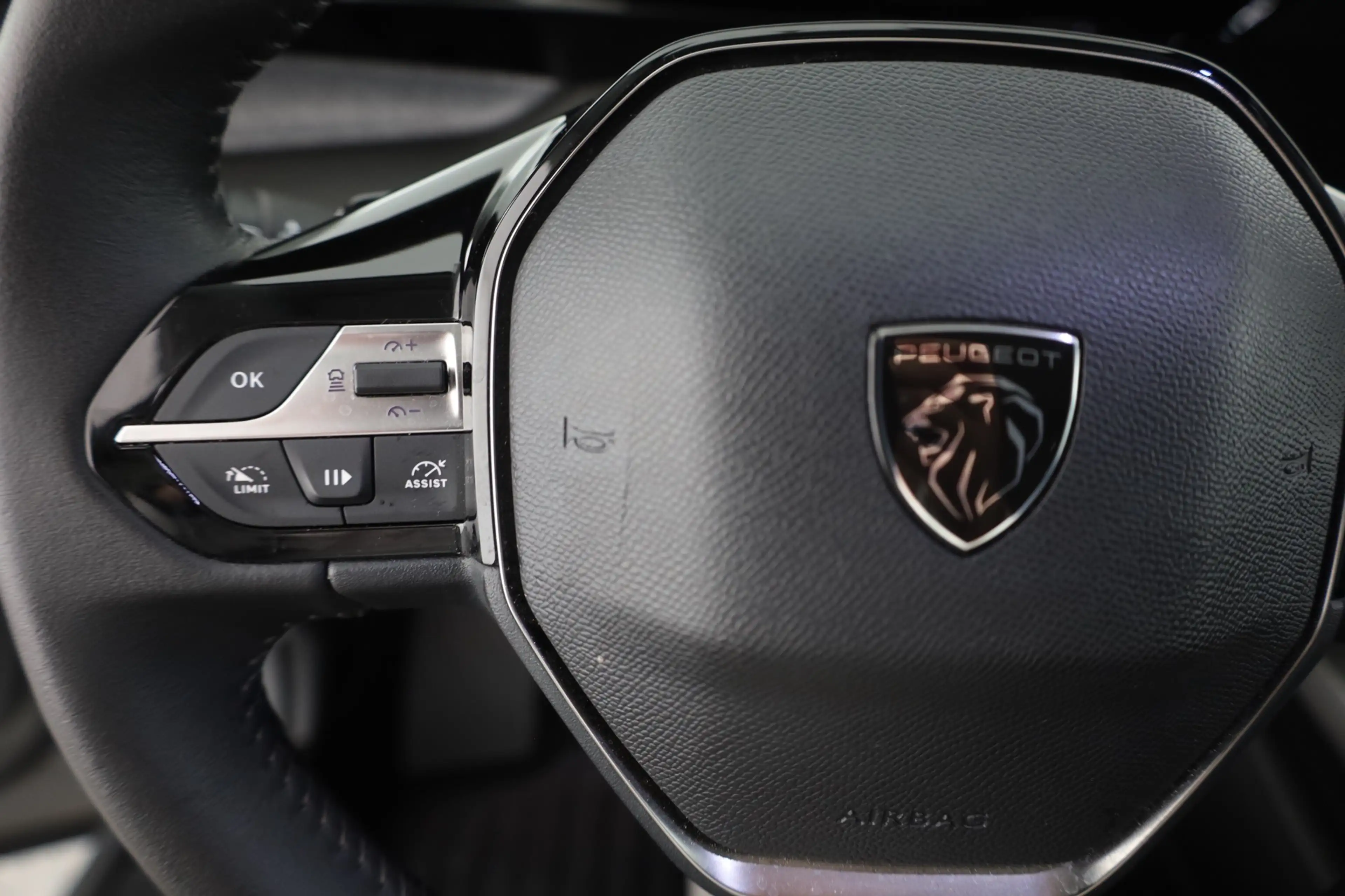 Peugeot 408 1.2 Hybrid 145 Aut. LED ACC Navi — photo 15