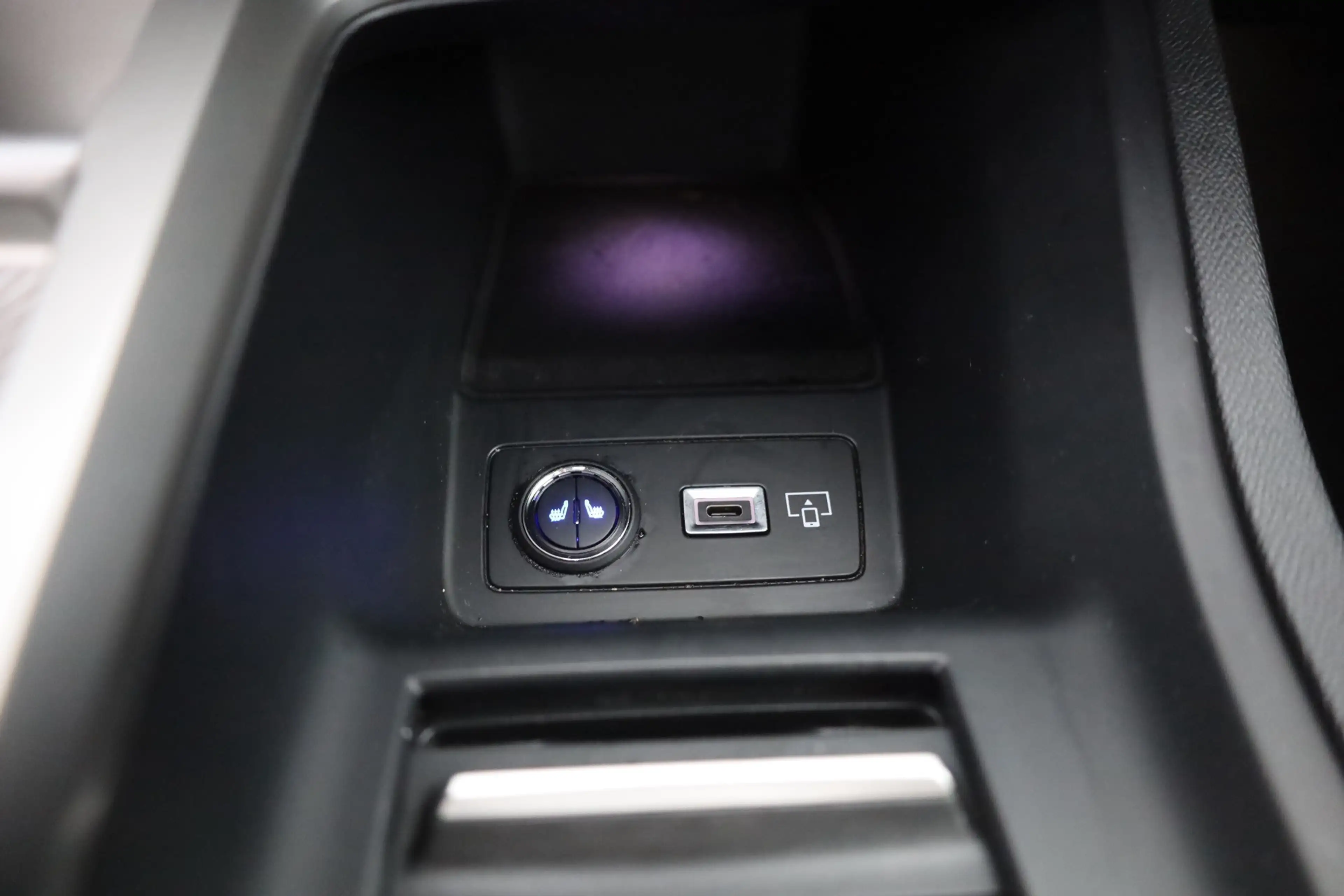 Peugeot 408 1.2 Hybrid 145 Aut. LED ACC Navi — photo 12