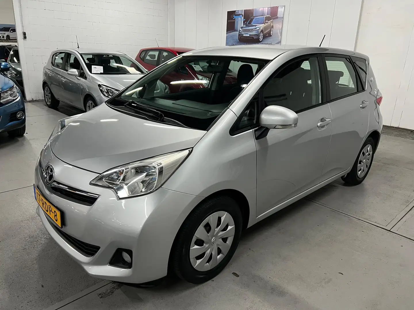 Toyota Verso-S 1.3 VVT-i Aspiration Automaat Grau - 2