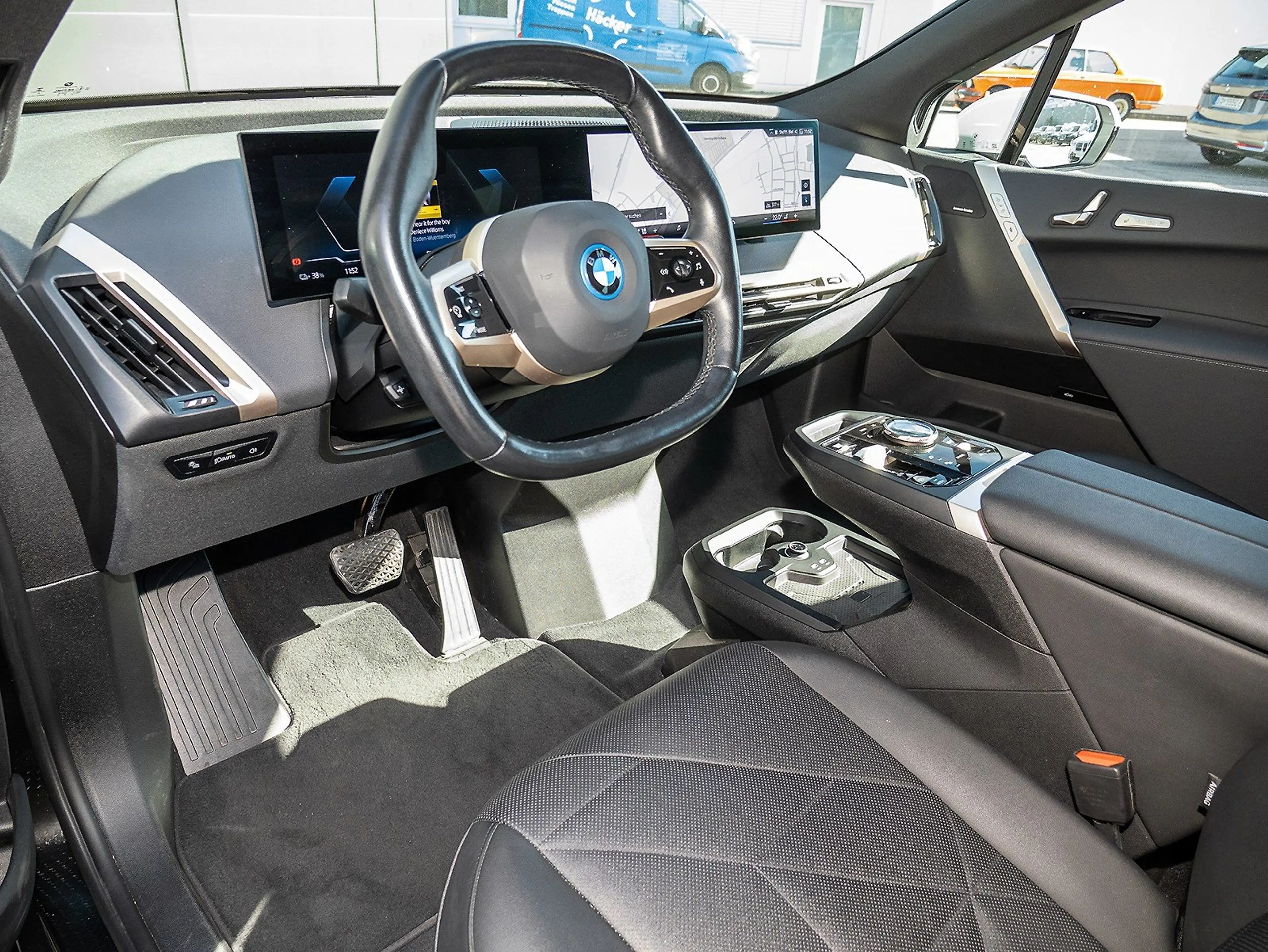 BMW iX xDrive40 Sportpaket ACC 360° H/Ksound HUD DAB — photo 4
