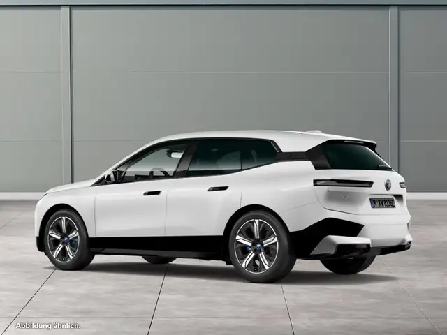 BMW Ix view 8